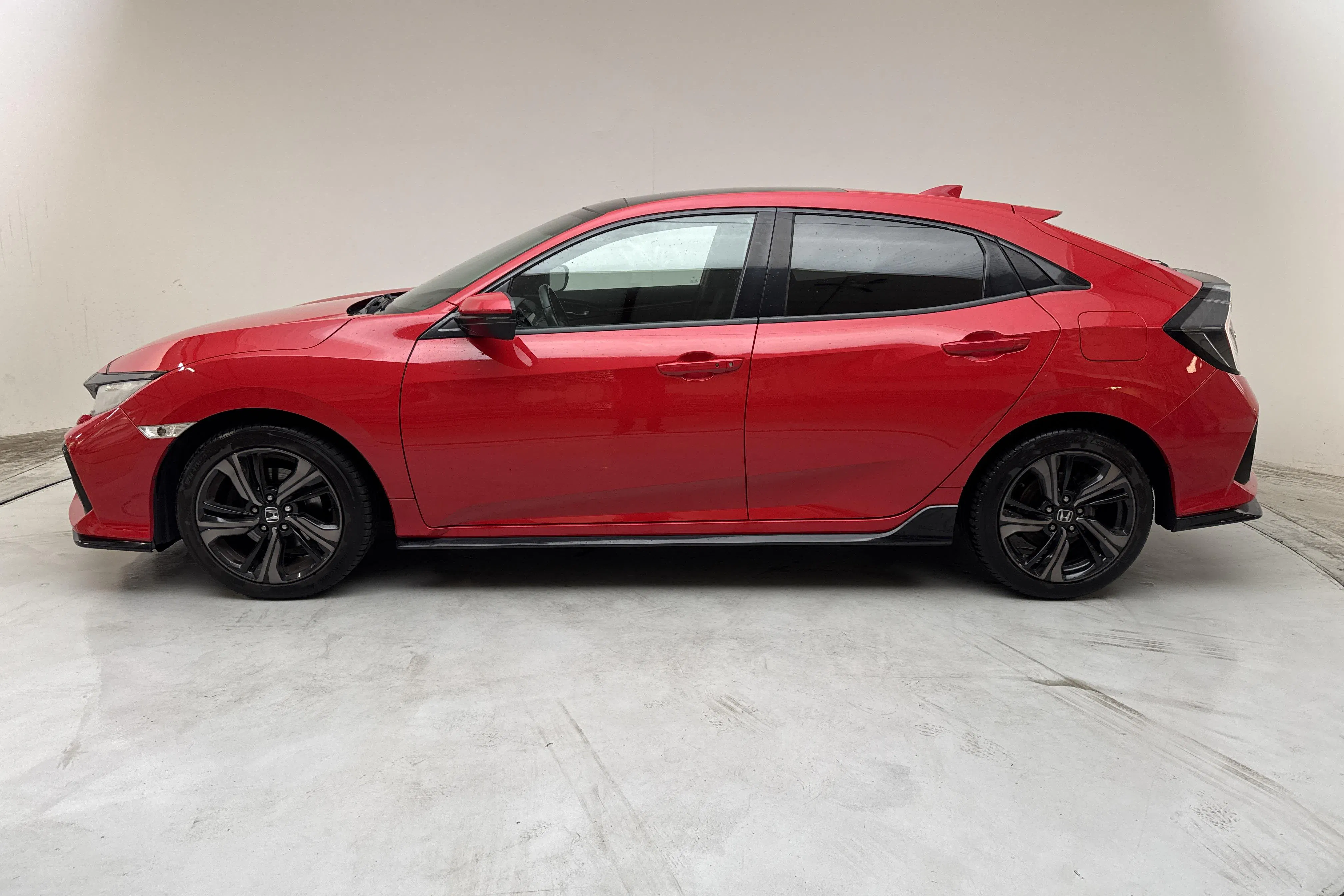Presentation photo 2 of 15: Honda Civic 1.5 i-VTEC 5dr (182hk) - 150 630 km - Manual - red - 2017