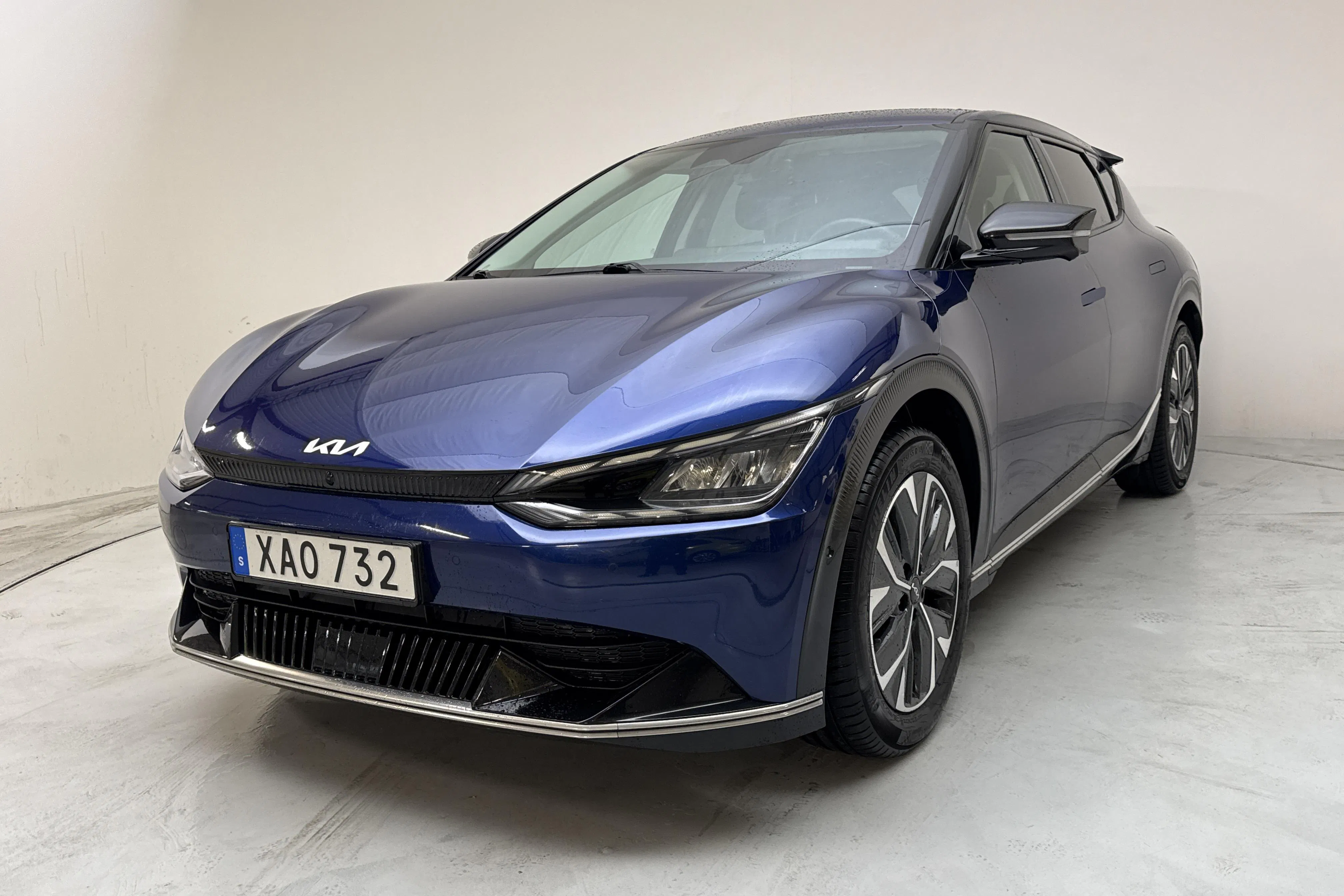 Presentationsfoto 1 av 21: KIA EV6 AWD (325hk) - 12 018 mil - Automat - blå - 2023