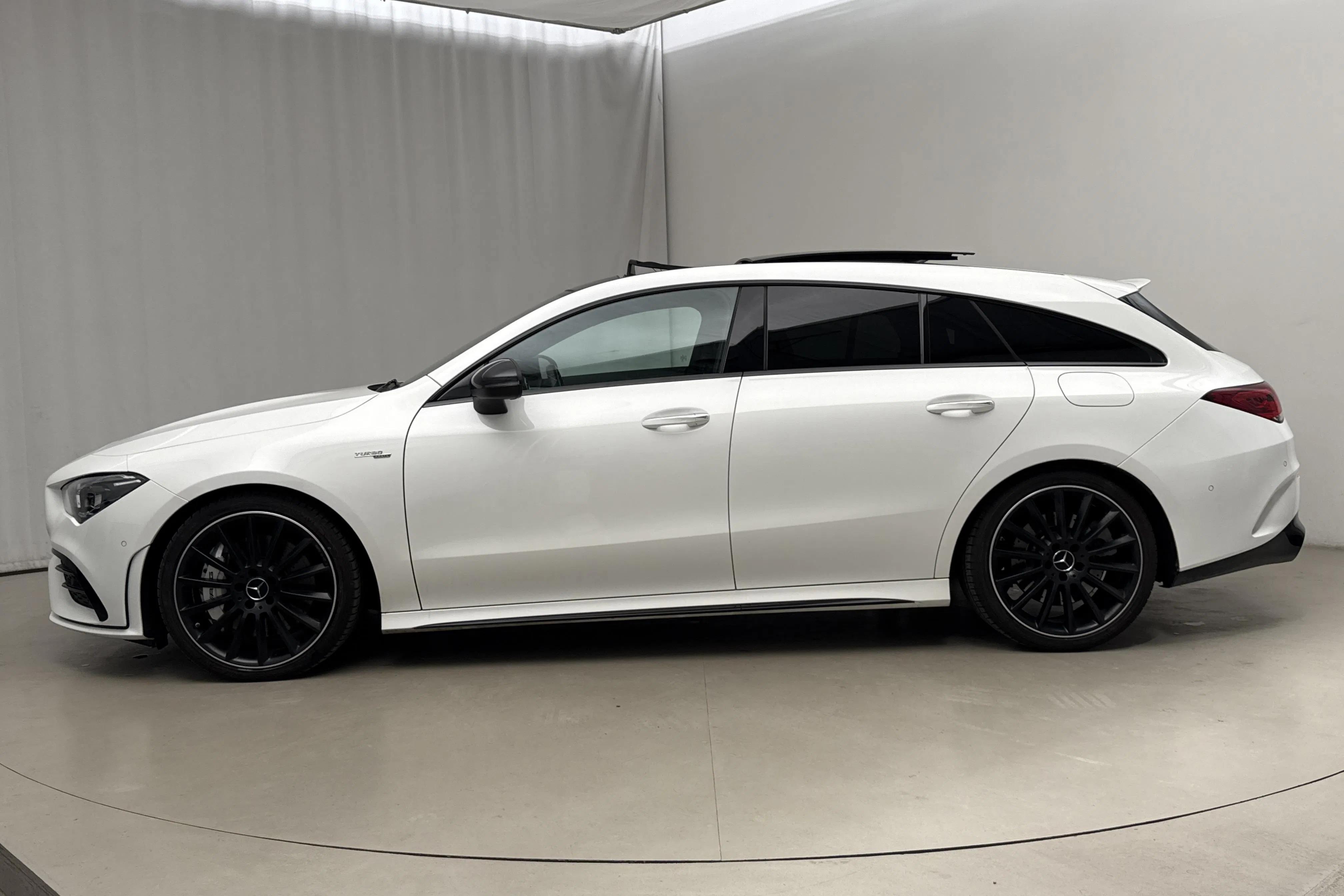 Presentation photo 2 of 26: Mercedes CLA 35 AMG 4MATIC Shooting Brake X118 (306hk) - 89 020 km - Automatic - white - 2021