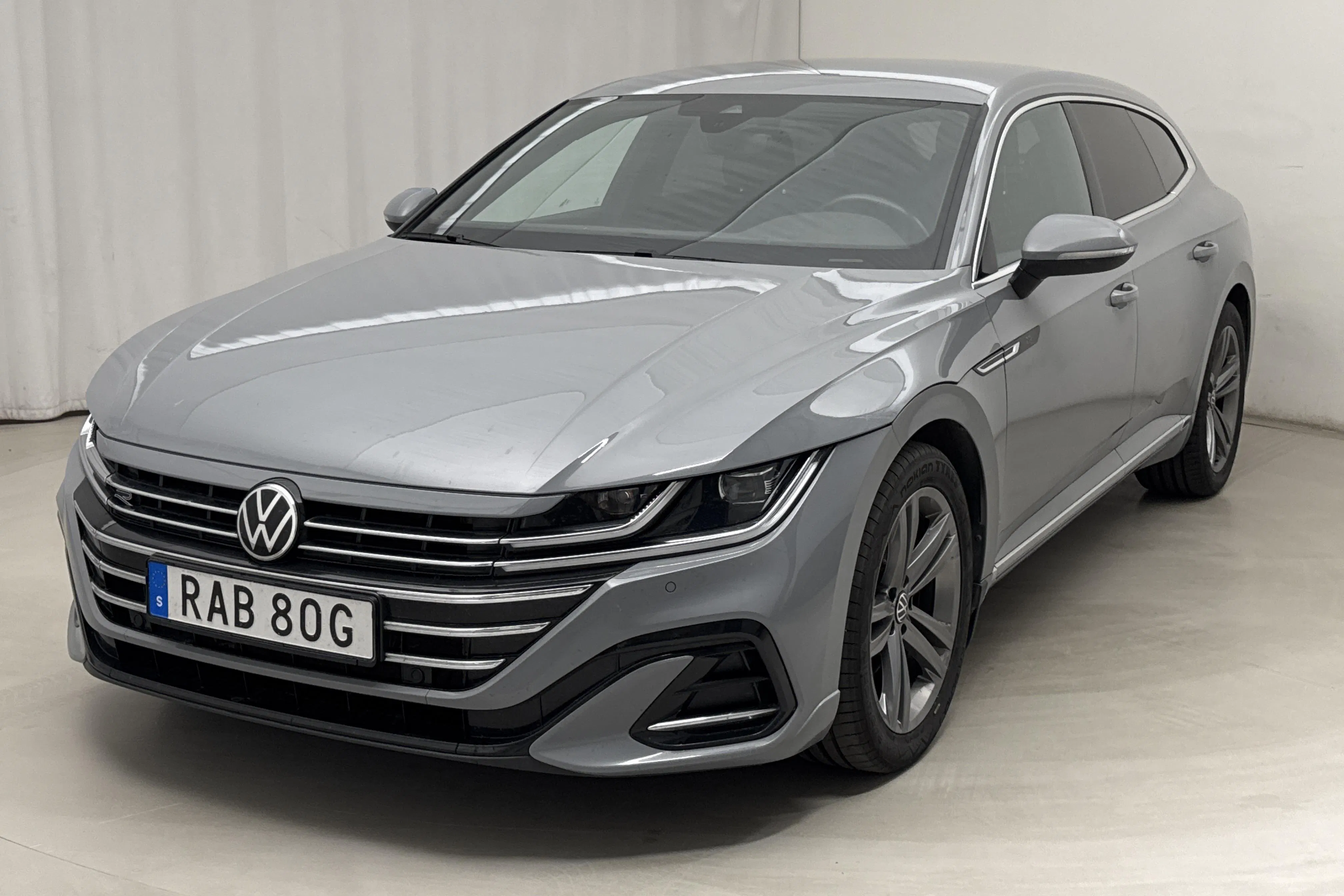 Presentationsfoto 1 av 20: VW Arteon Shooting Brake 2.0 TDI 4MOTION (200hk) - 12 872 mil - Automat - grå - 2023