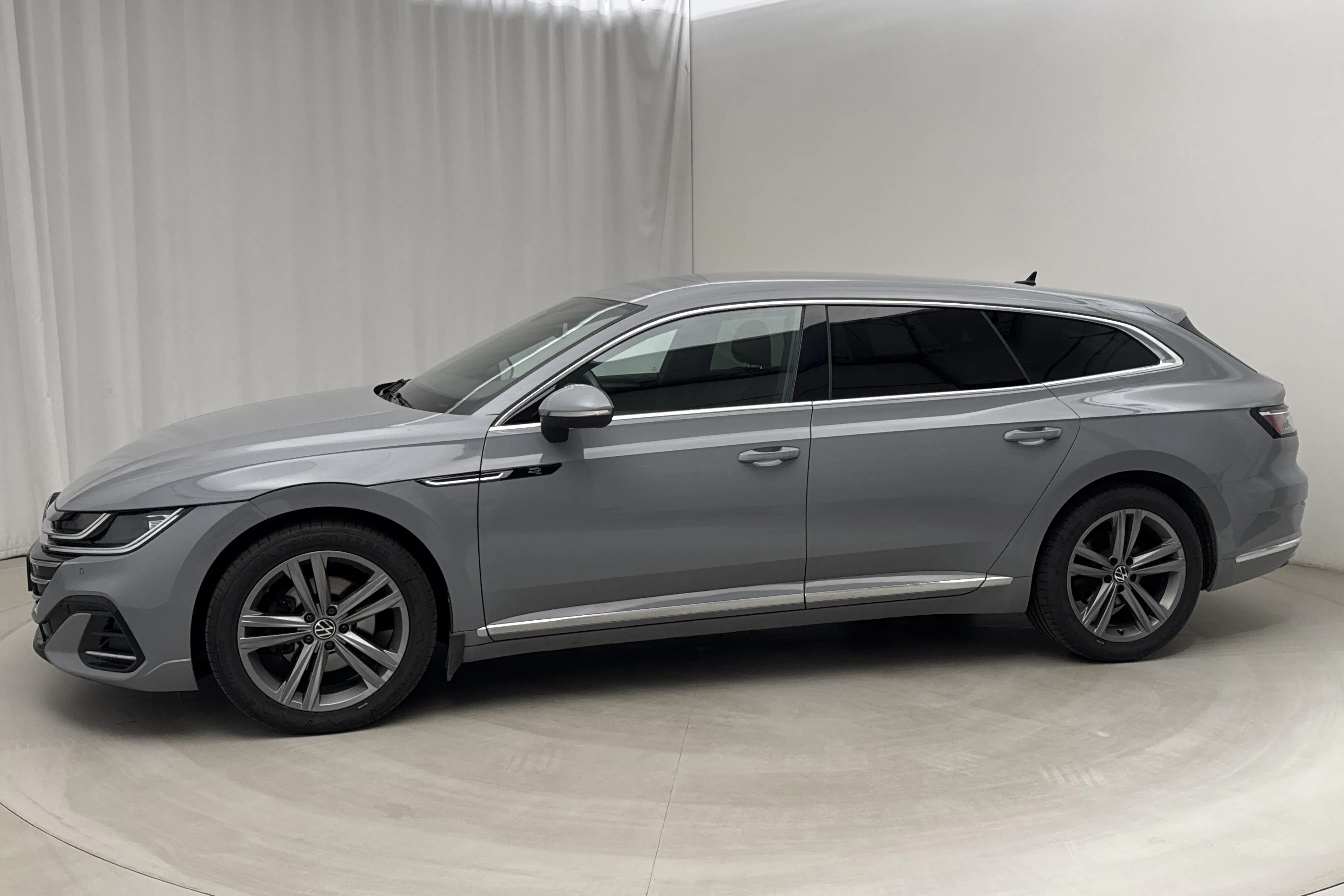 Presentationsfoto 2 av 20: VW Arteon Shooting Brake 2.0 TDI 4MOTION (200hk) - 12 872 mil - Automat - grå - 2023