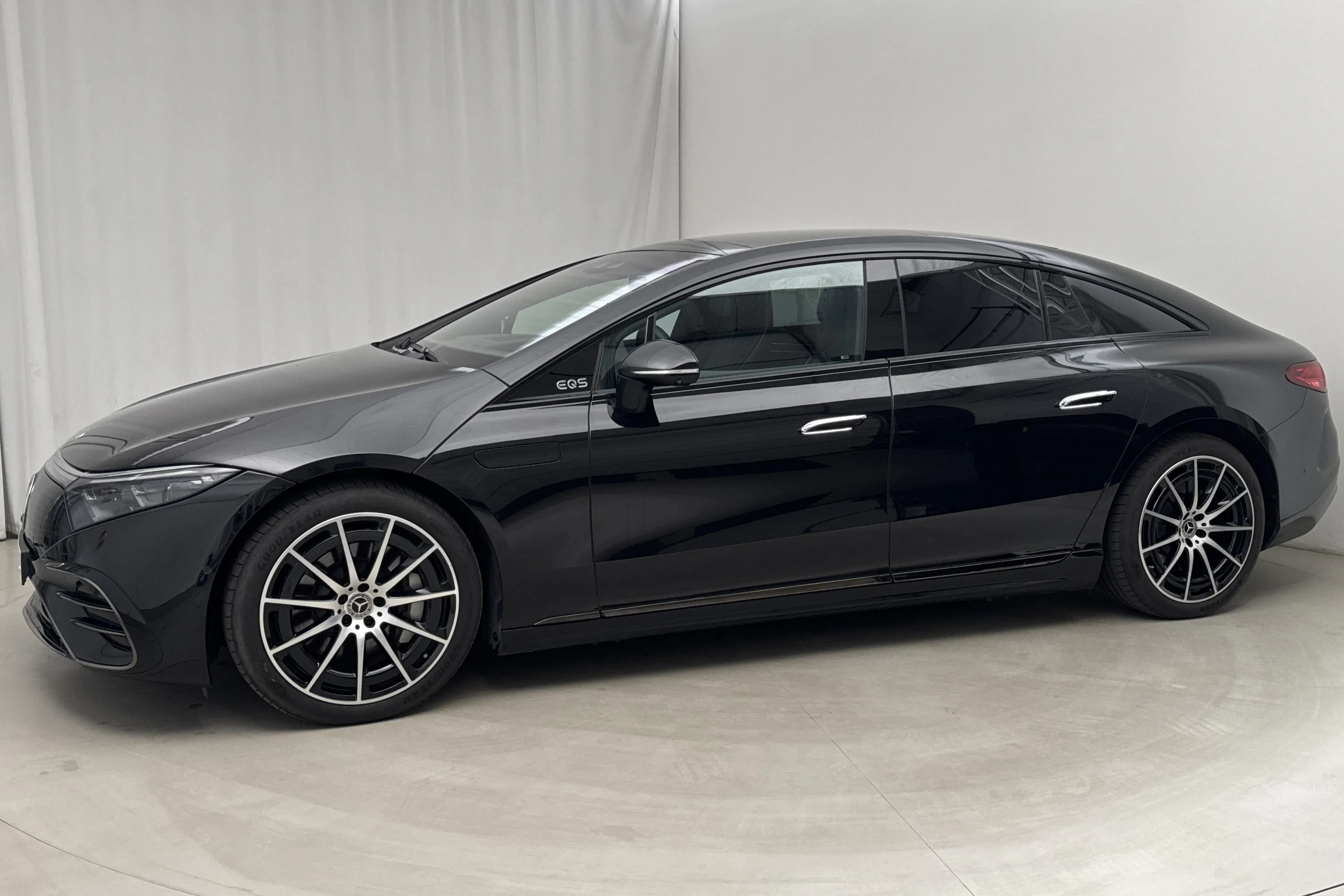 Presentationsfoto 2 av 26: Mercedes EQS 580 4MATIC V297 (523hk) - 3 106 mil - Automat - svart - 2023