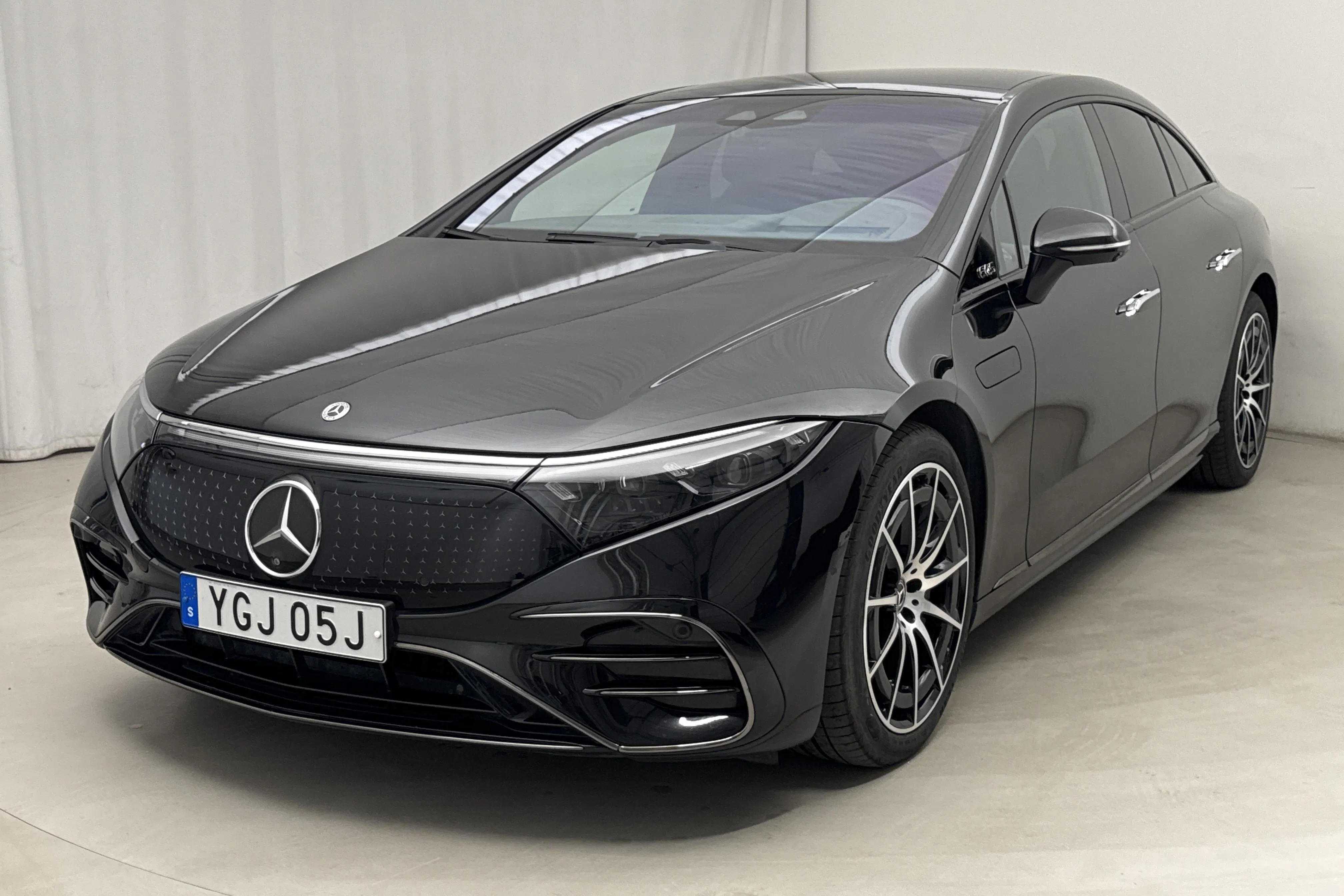 Presentationsfoto 1 av 26: Mercedes EQS 580 4MATIC V297 (523hk) - 3 106 mil - Automat - svart - 2023