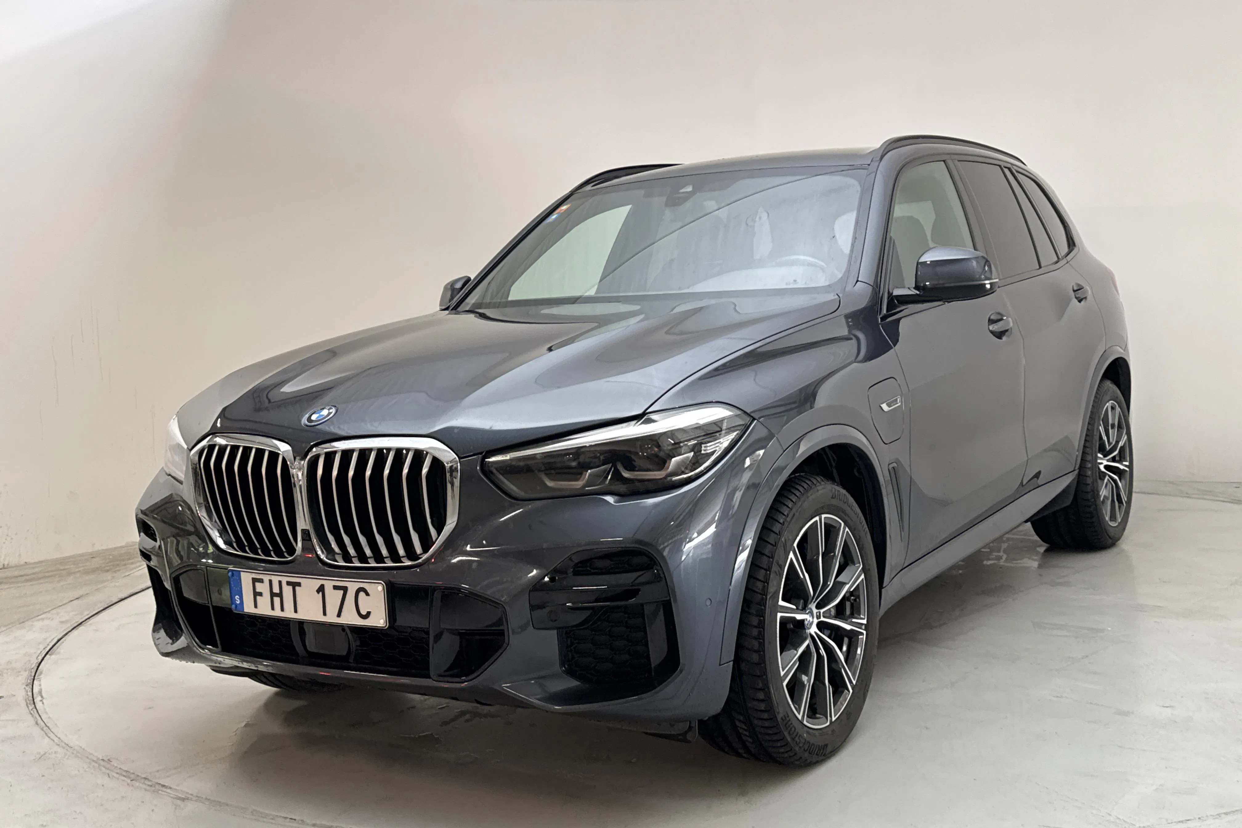 Presentationsfoto 1 av 16: BMW X5 xDrive45e, G05 (394hk) - 11 452 mil - Automat - grå - 2022