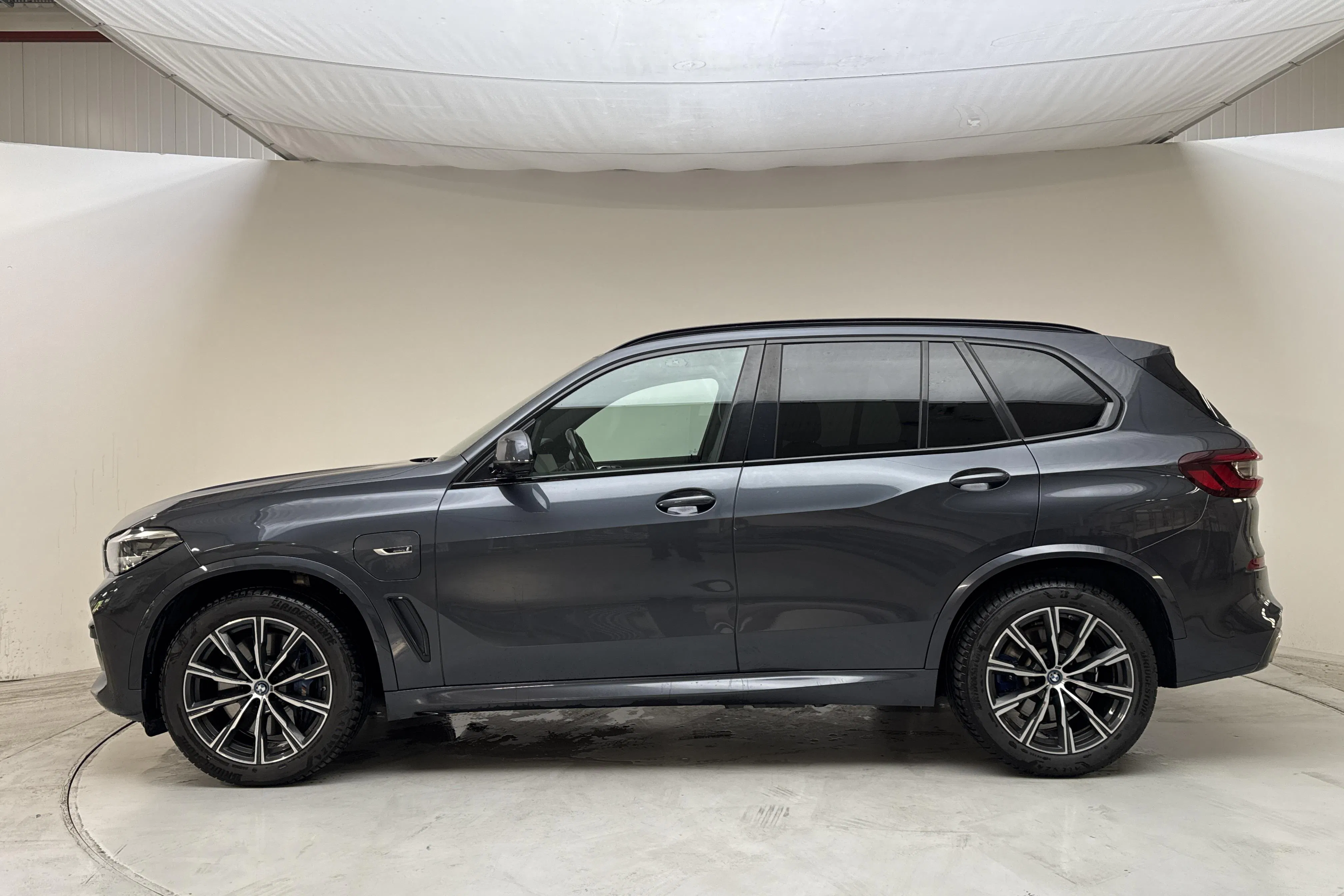 Presentationsfoto 2 av 16: BMW X5 xDrive45e, G05 (394hk) - 11 452 mil - Automat - grå - 2022