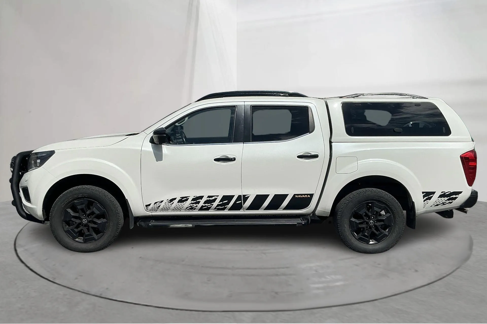 Presentation photo 2 of 15: Nissan Navara 2.3 dCi 4x4 (190hk) - 181 970 km - Automatic - white - 2020