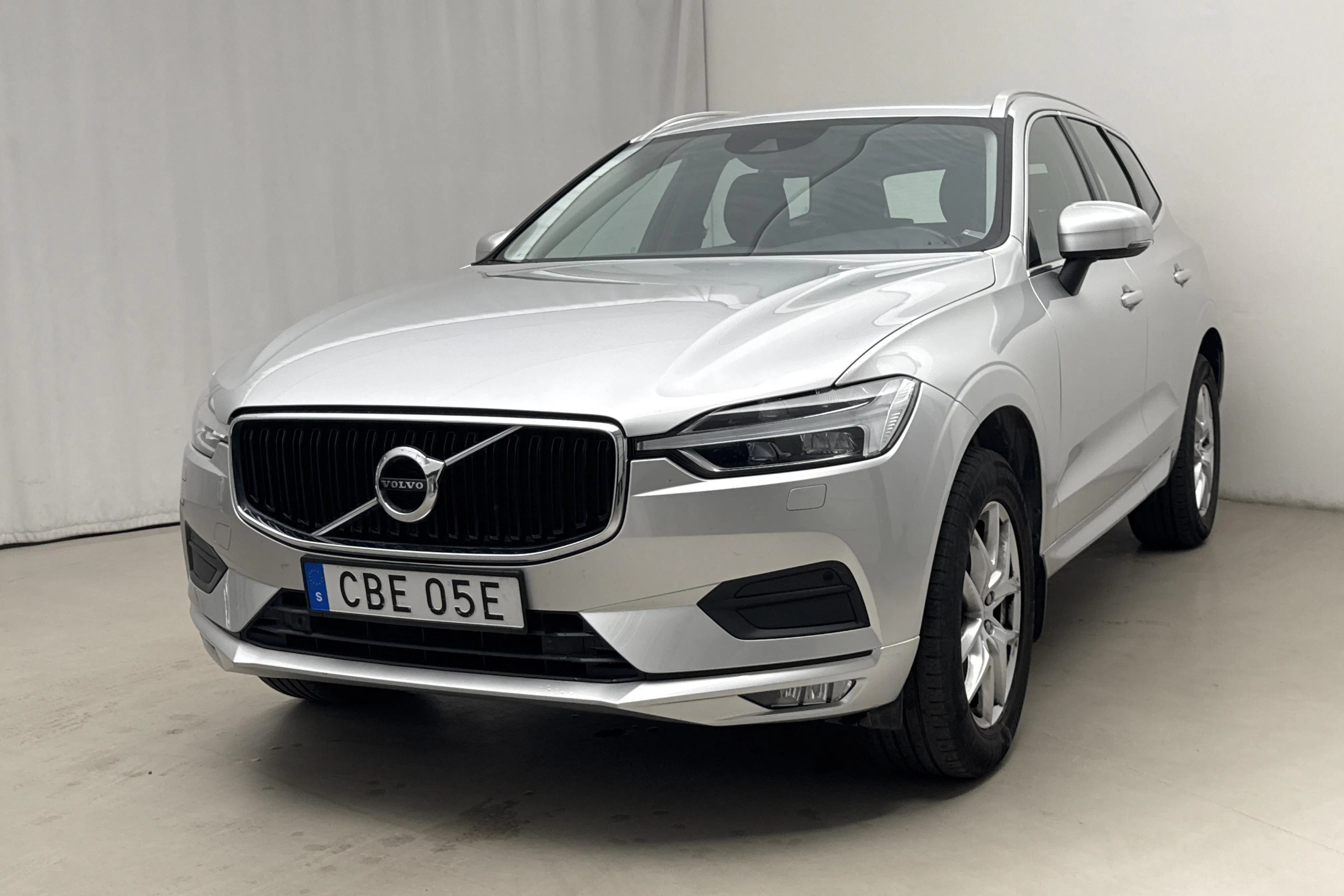 Presentationsfoto 1 av 17: Volvo XC60 D4 AWD (190hk) - 8 843 mil - Automat - silver - 2019