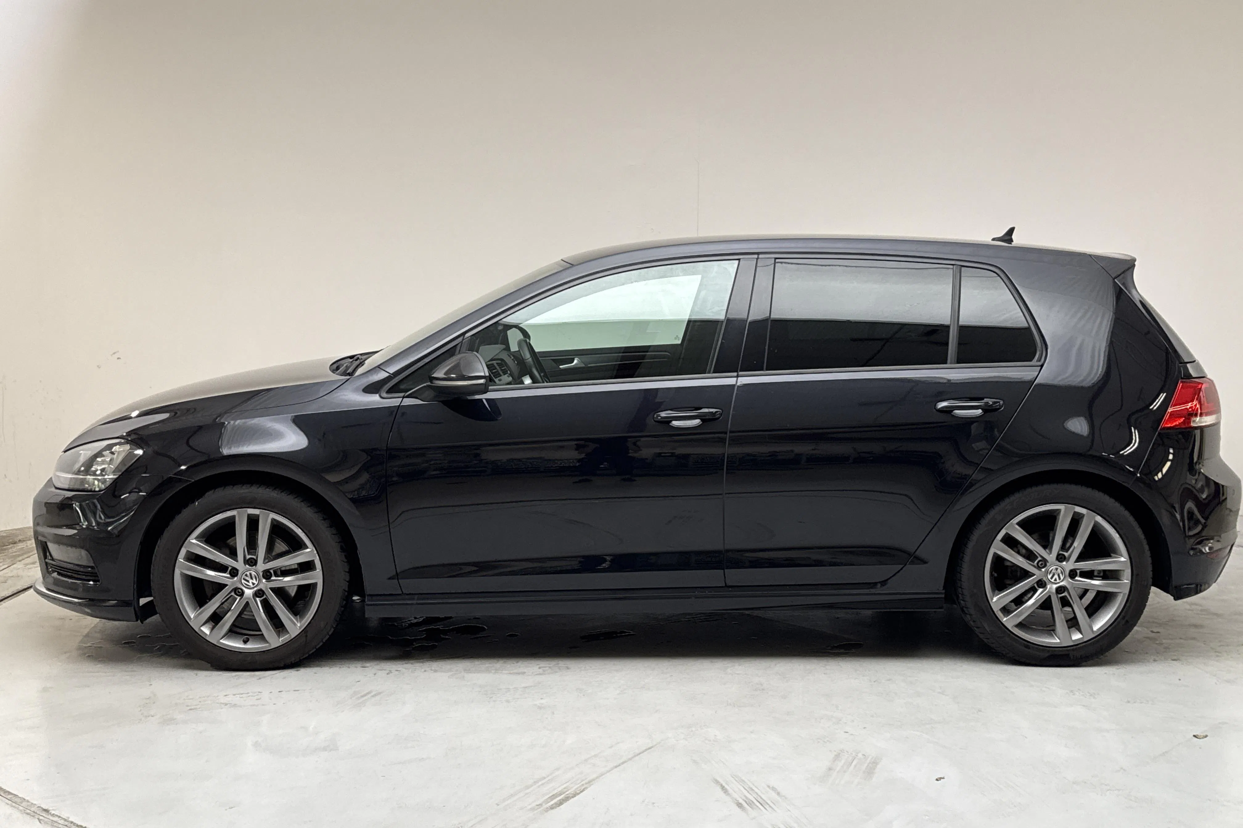 Presentation photo 2 of 12: VW Golf VII 1.4 TSI 5dr (140hk) - 195 510 km - Automatic - black - 2015