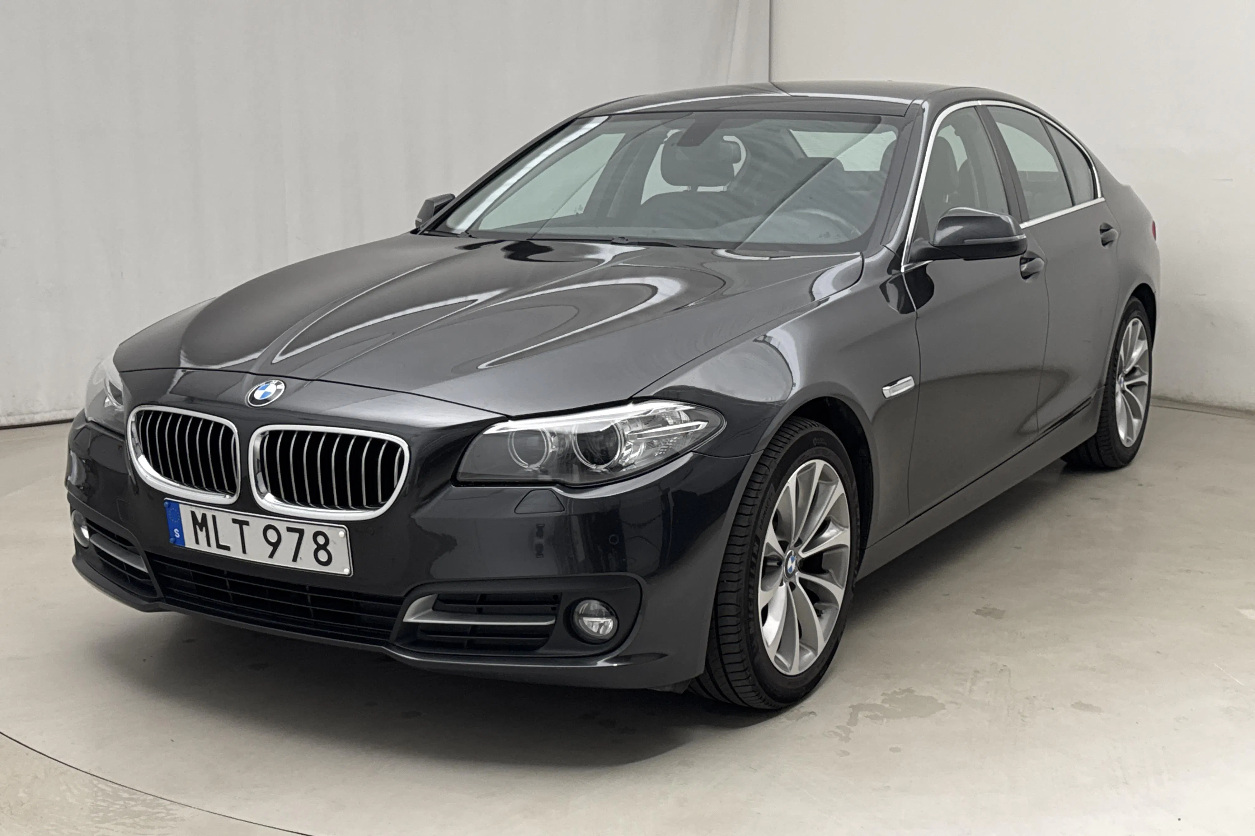 Presentation photo 1 of 17: BMW 520d xDrive Sedan, F10 (190hk) - 102 400 km - Automatic - gray - 2016