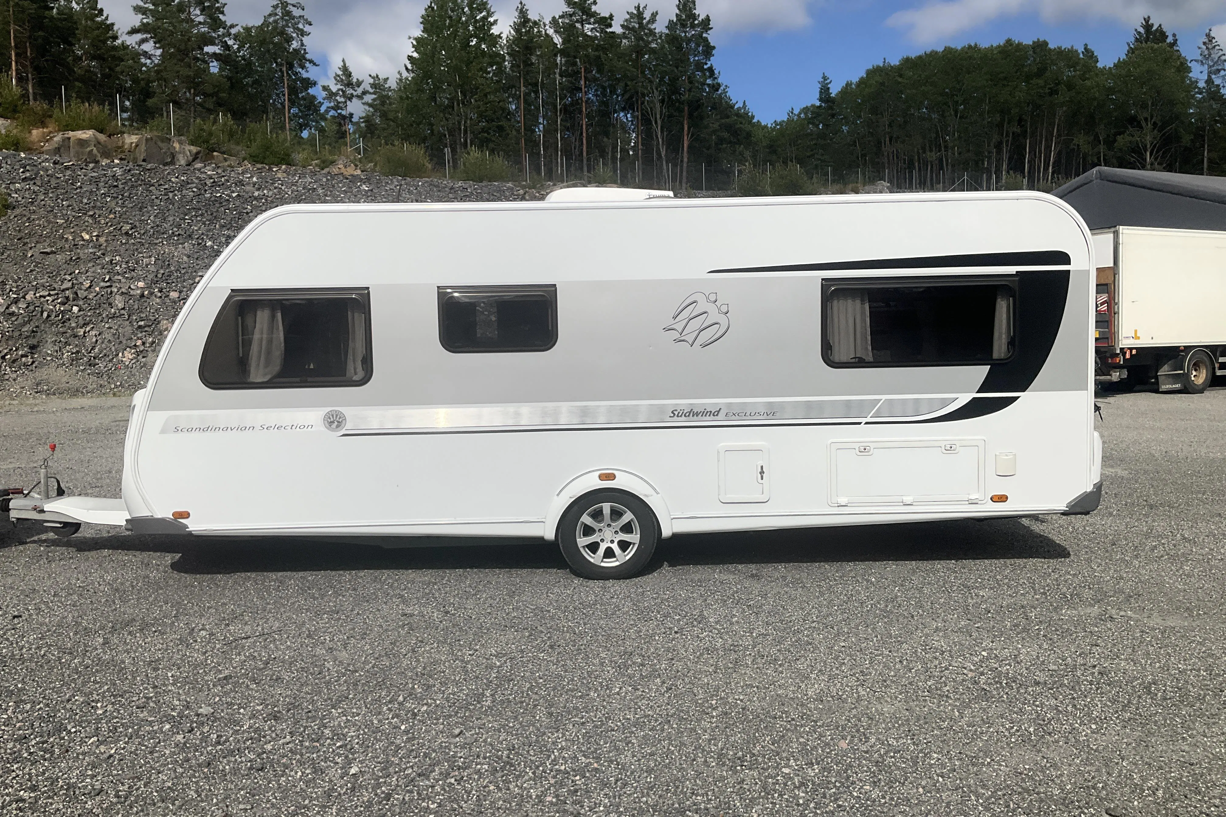 Presentation photo 2 of 23: KNAUS Sudwind EXCLUSIVE 590 UK Scandinavian Selection Husvagn med AC & förtält - 0 km - white - 2015