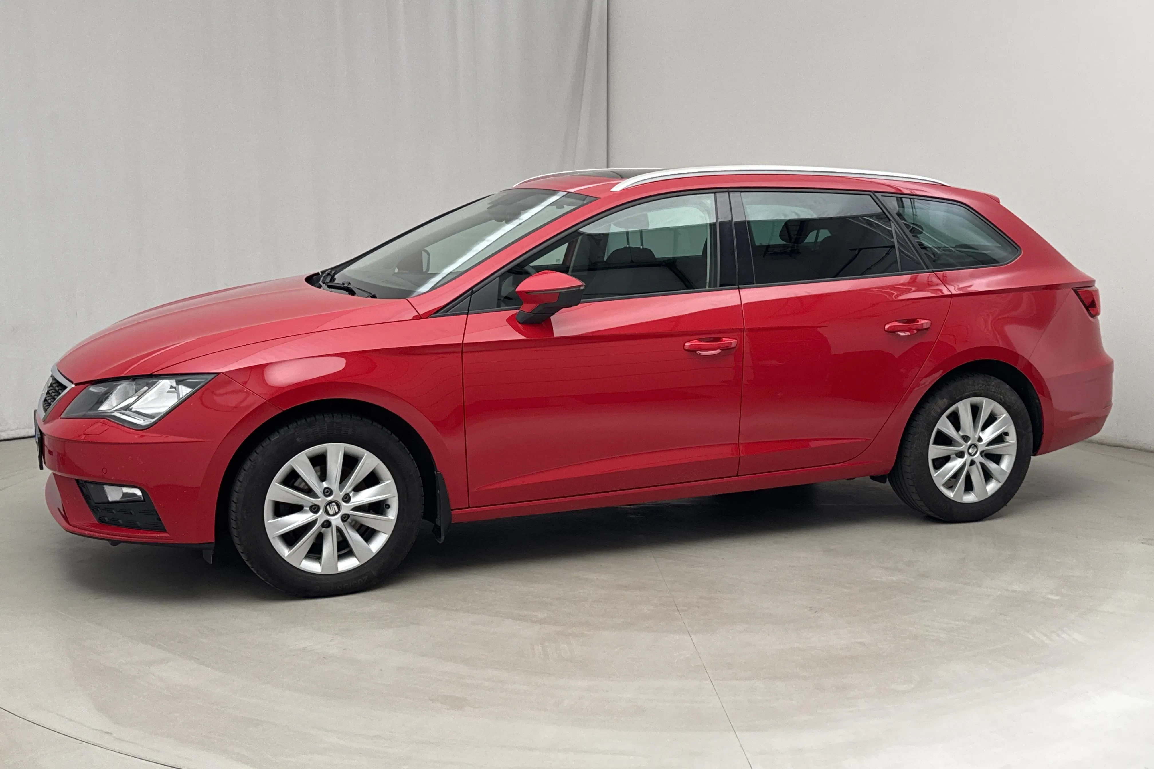 Presentation photo 2 of 20: Seat Leon 1.0 TSI ST (115hk) - 112 010 km - Manual - red - 2020