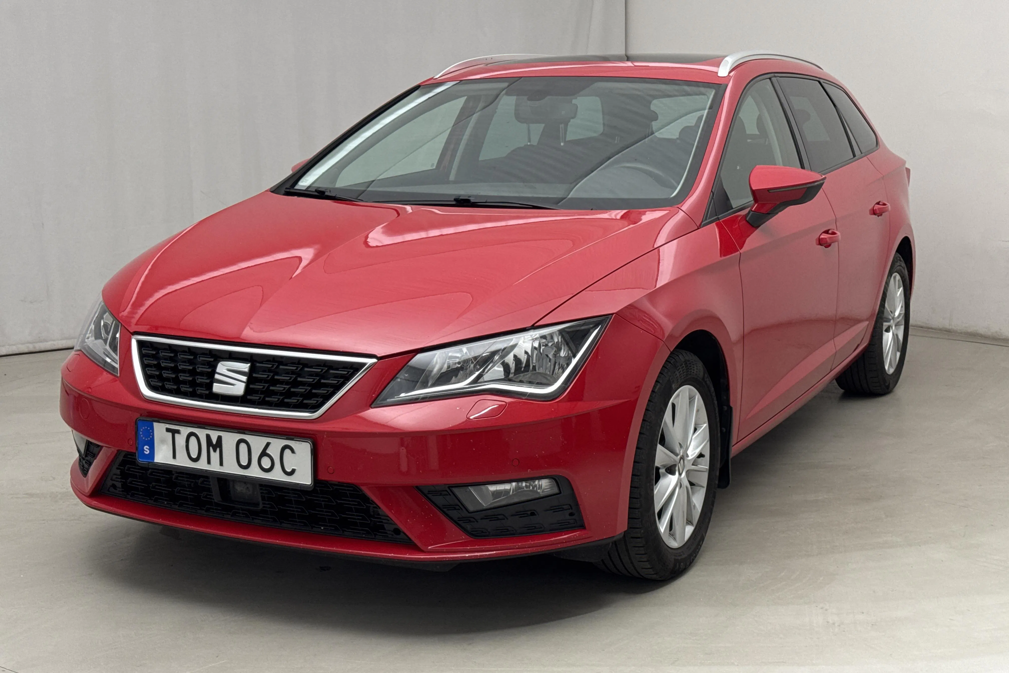 Presentation photo 1 of 20: Seat Leon 1.0 TSI ST (115hk) - 112 010 km - Manual - red - 2020