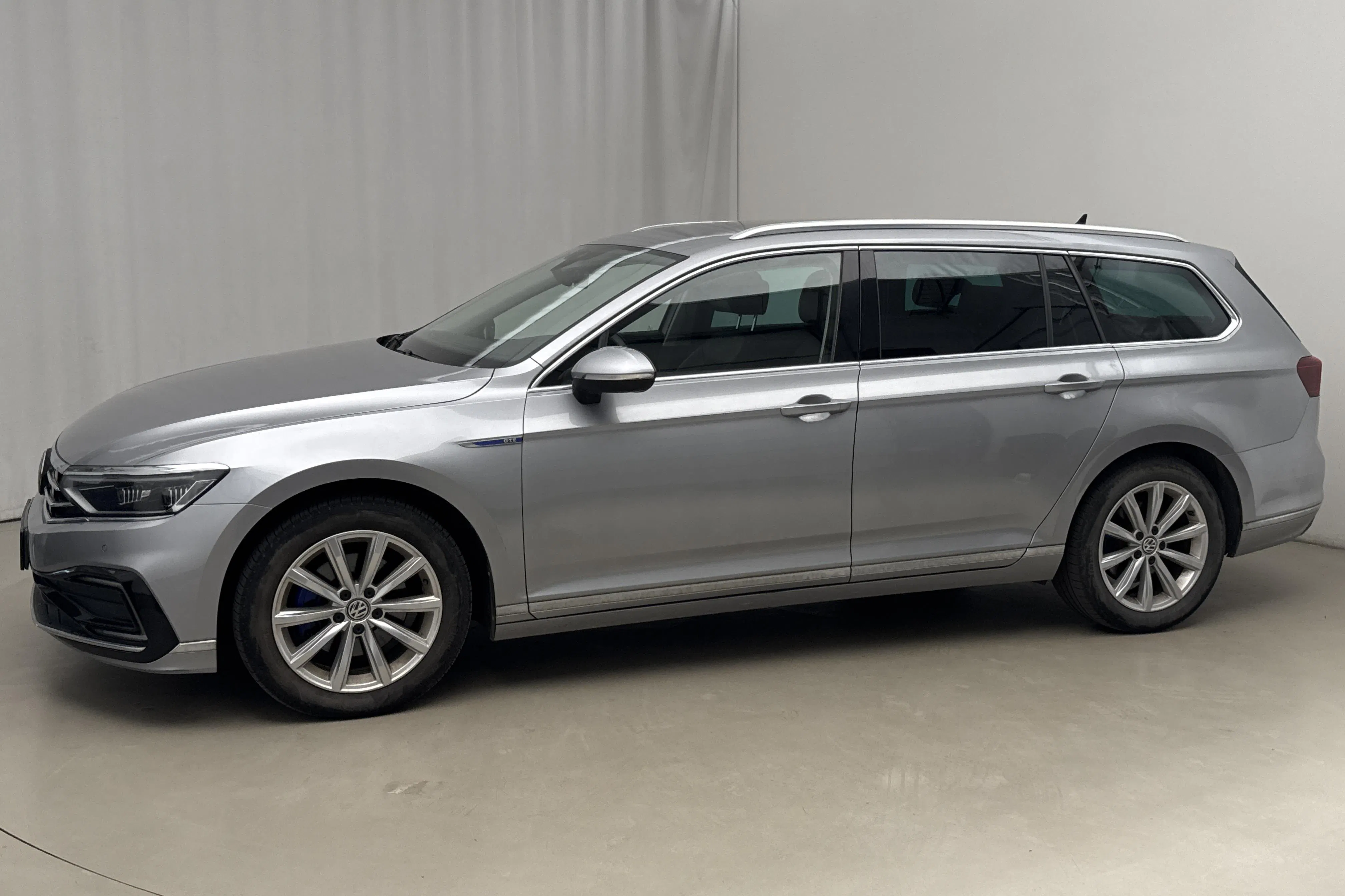 Presentation photo 2 of 20: VW Passat 1.4 GTE Sportscombi (218hk) - 217 360 km - Automatic - silver - 2020
