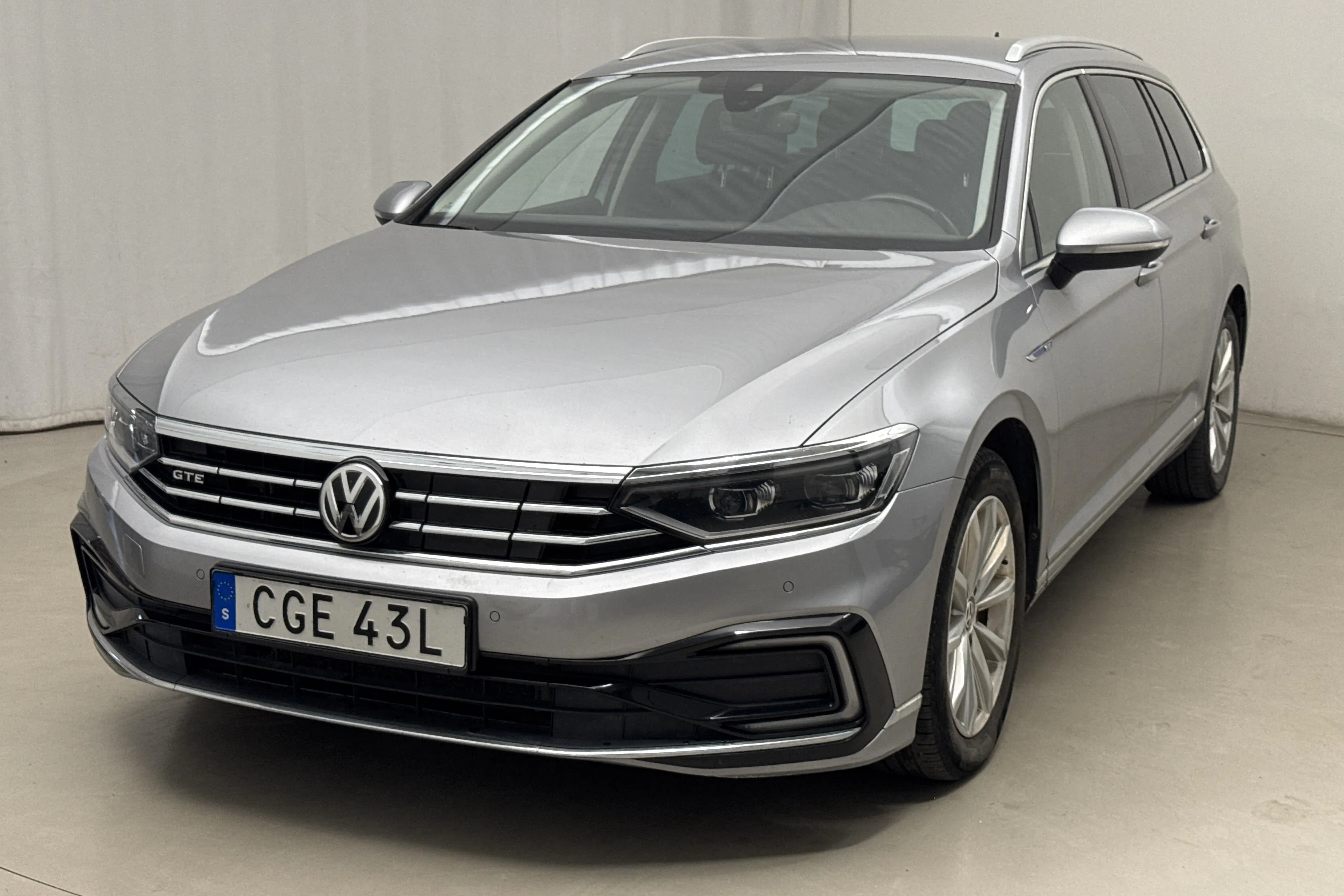 Presentation photo 1 of 20: VW Passat 1.4 GTE Sportscombi (218hk) - 217 360 km - Automatic - silver - 2020