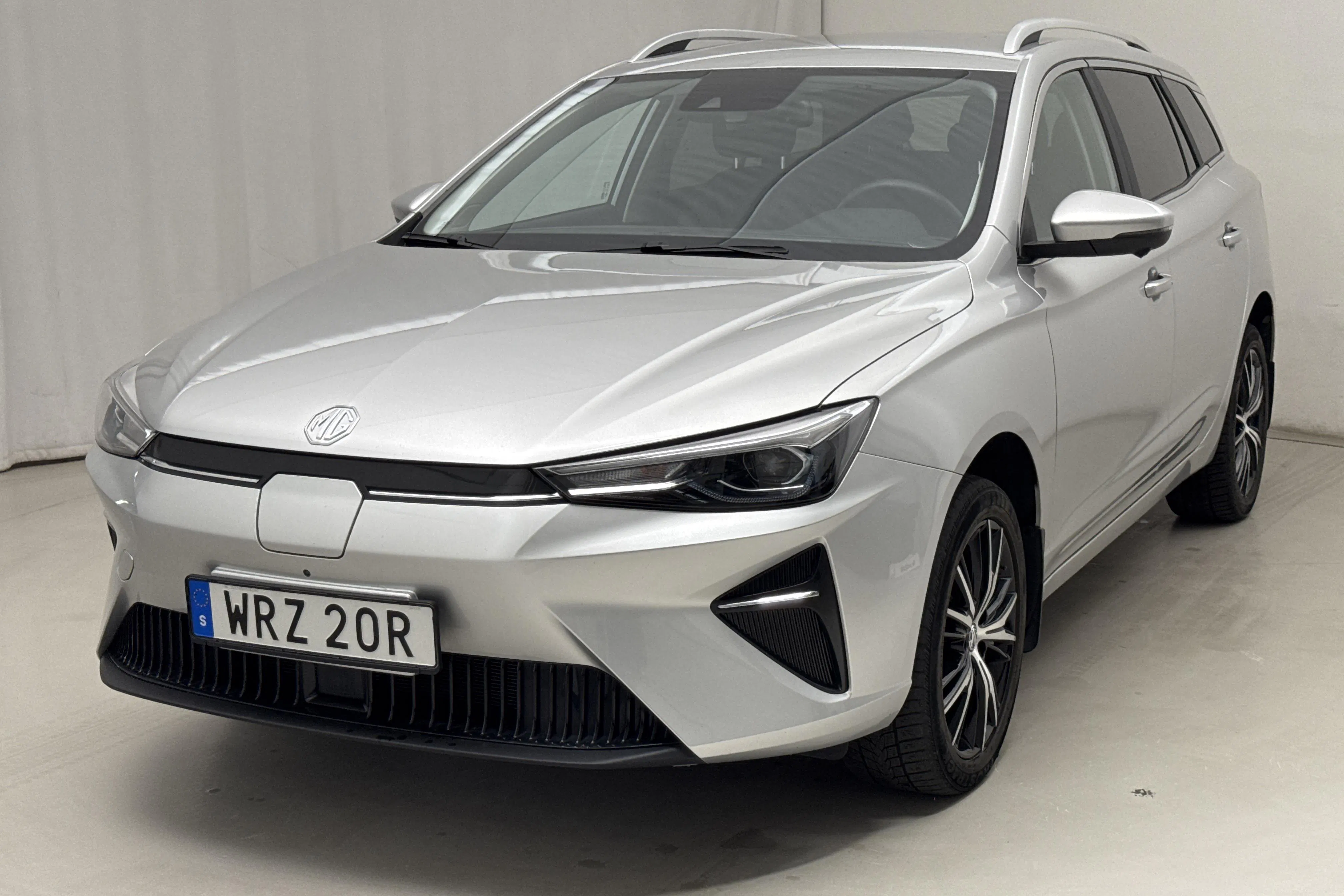 Presentation photo 1 of 18: MG MG5 Long Range 61kWh (177hk) - 22 440 km - Automatic - gray - 2023