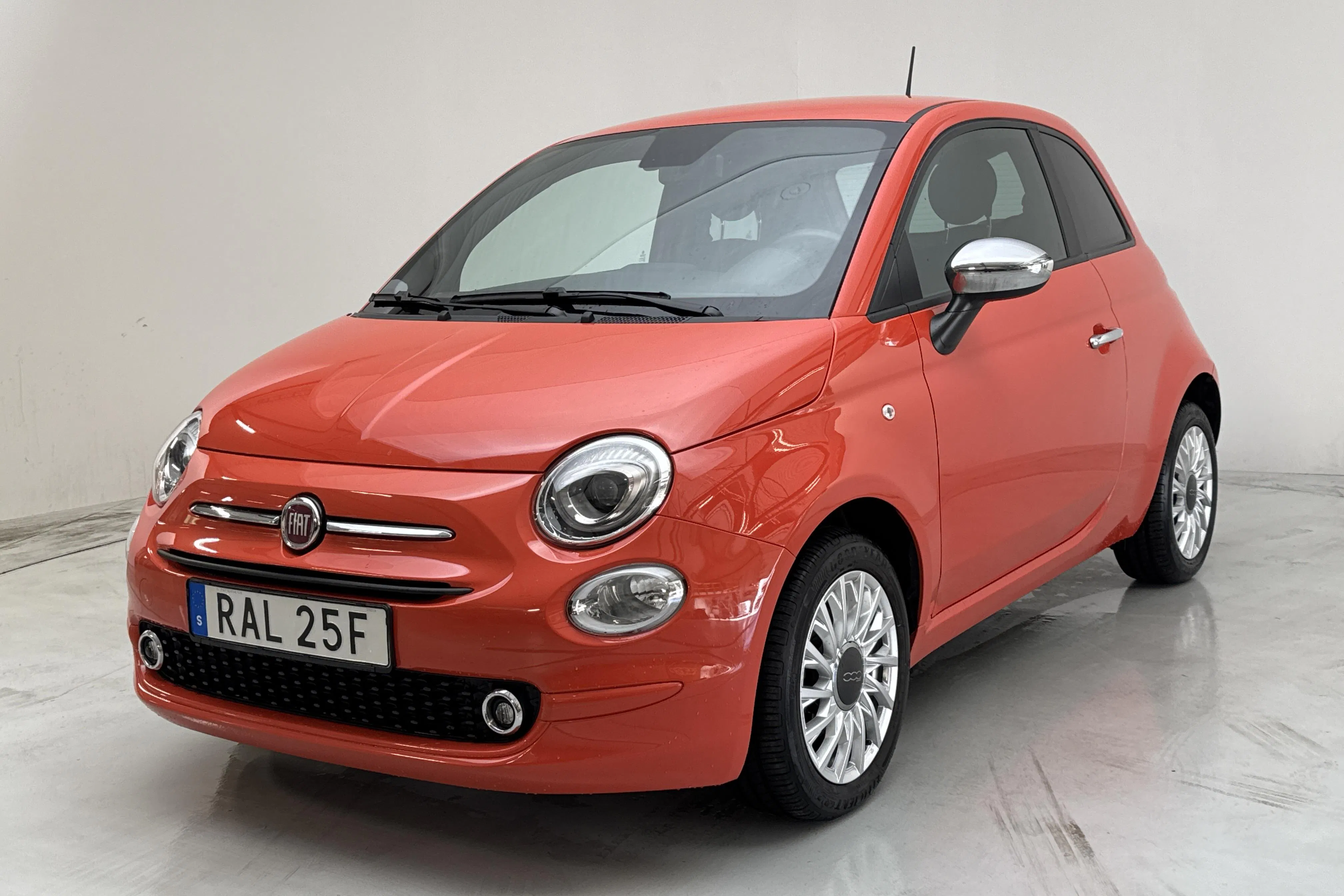 Presentationsfoto 1 av 13: Fiat 500 Hybrid (70hk) - 4 026 mil - Manuell - orange - 2023