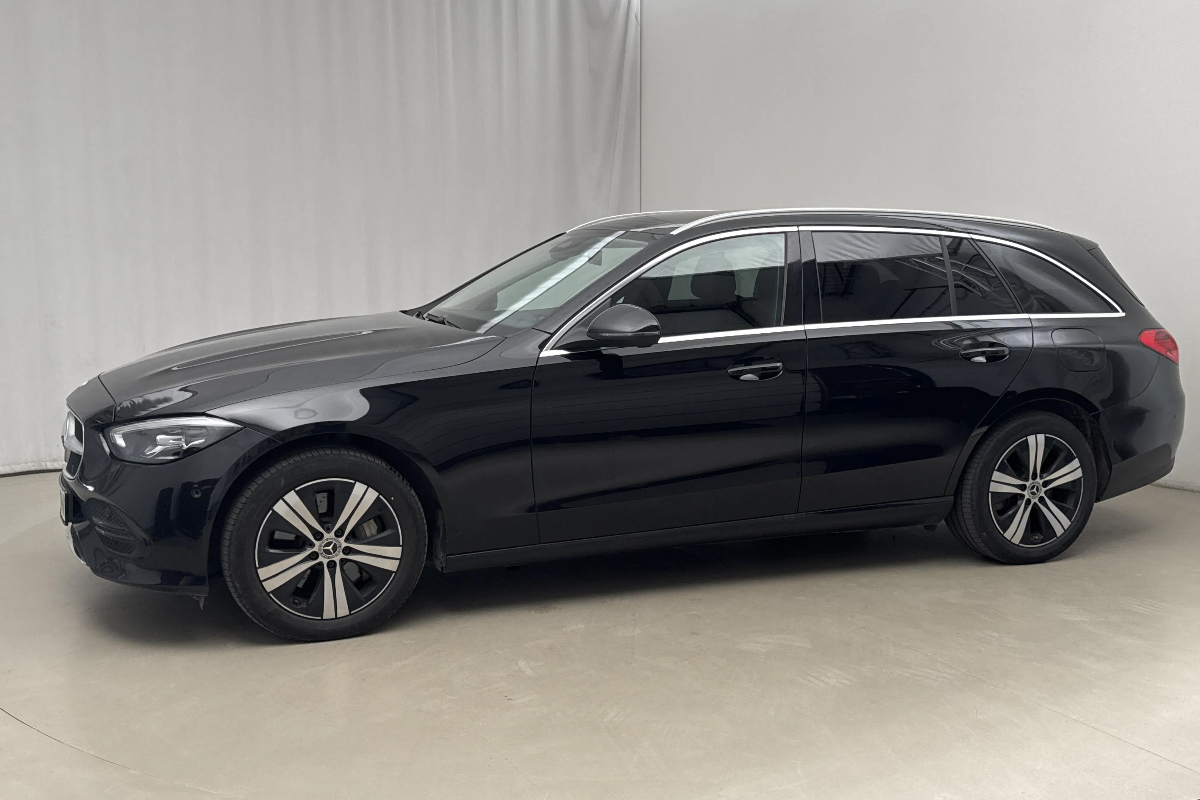 Presentation photo 2 of 19: Mercedes C 300 e Kombi S206 (333hk) - 81 080 km - Automatic - black - 2023