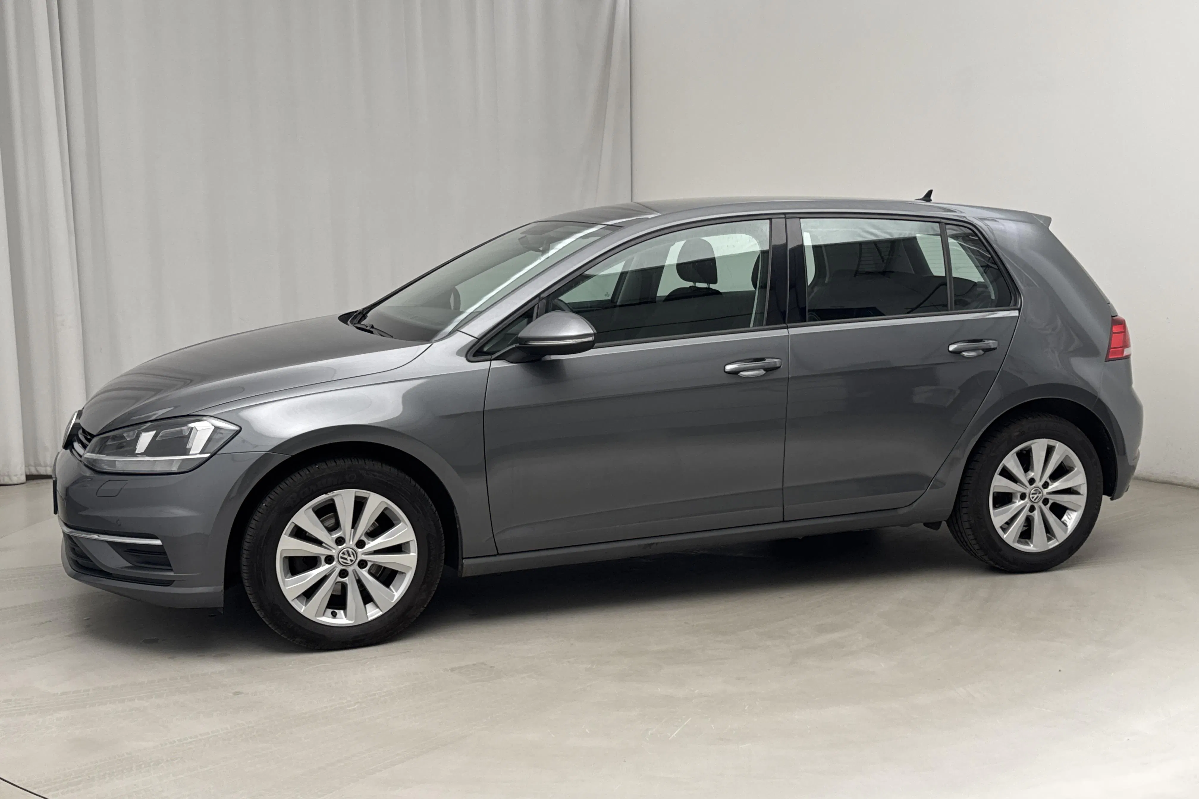 Presentationsfoto 2 av 15: VW Golf VII 1.0 TSI 5dr (110hk) - 15 770 mil - Automat - Mörkgrå - 2017