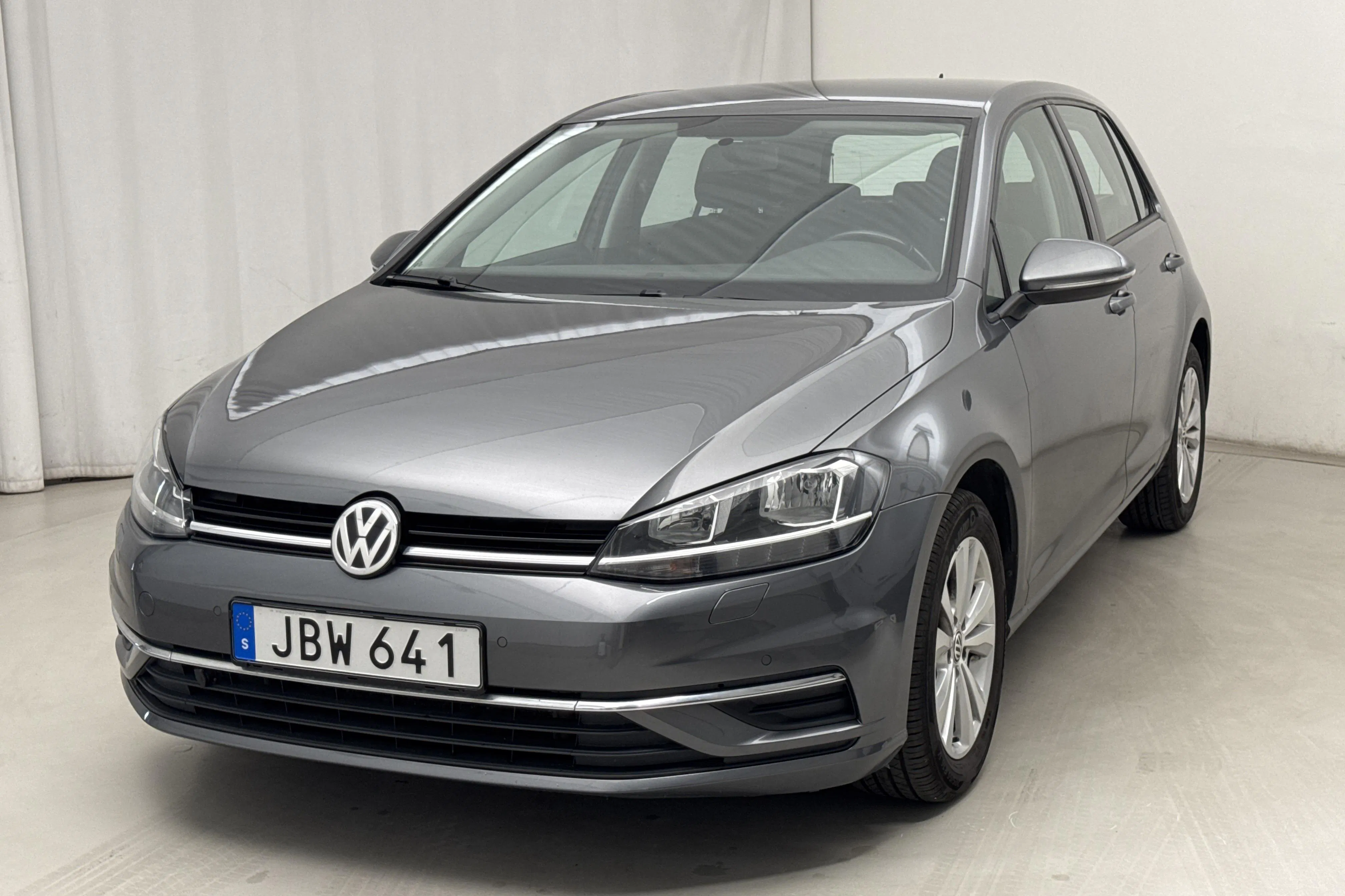 Presentationsfoto 1 av 15: VW Golf VII 1.0 TSI 5dr (110hk) - 15 770 mil - Automat - Mörkgrå - 2017
