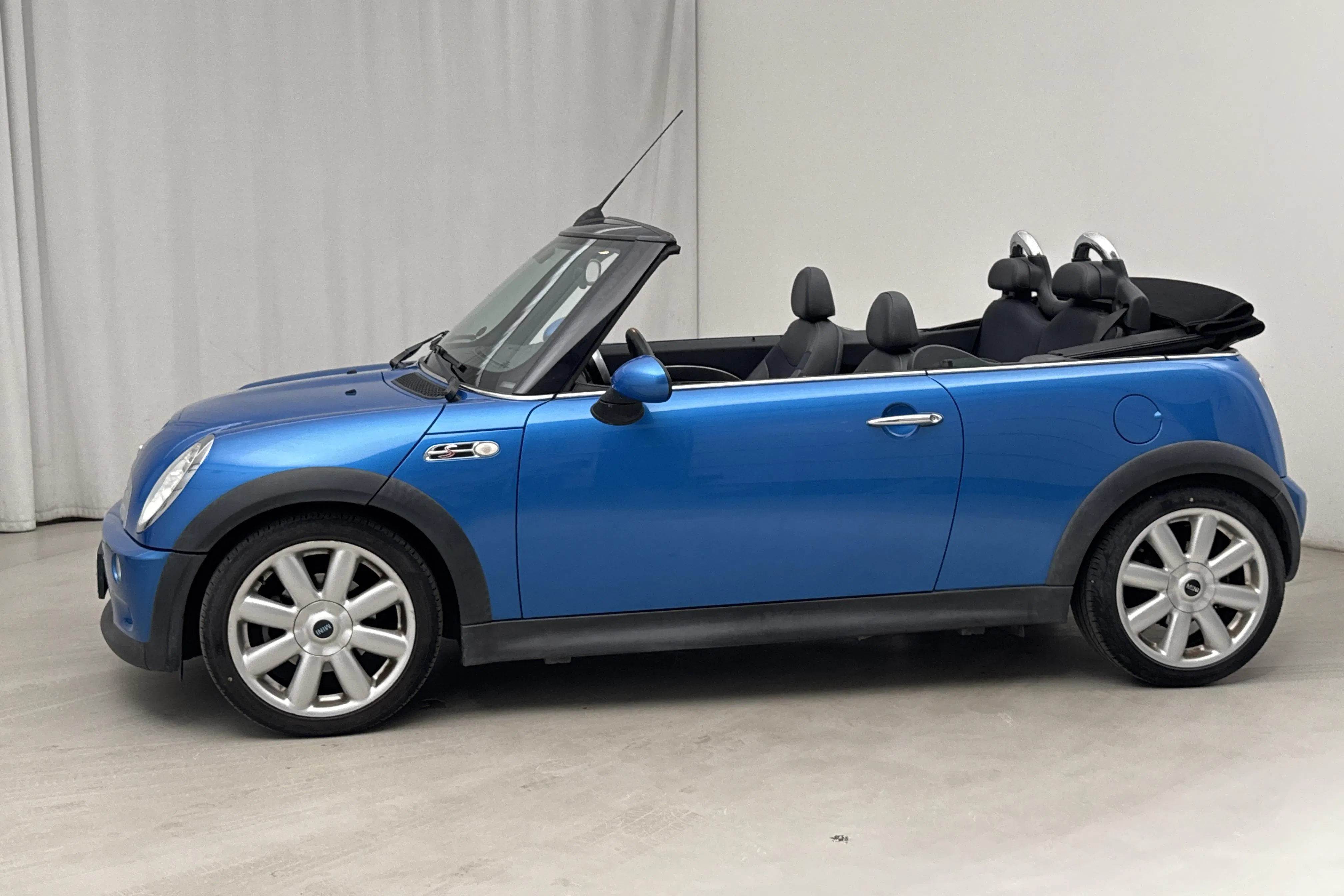 Presentationsfoto 2 av 20: MINI Cooper S Cabriolet (170hk) - 9 260 mil - Manuell - blå - 2008