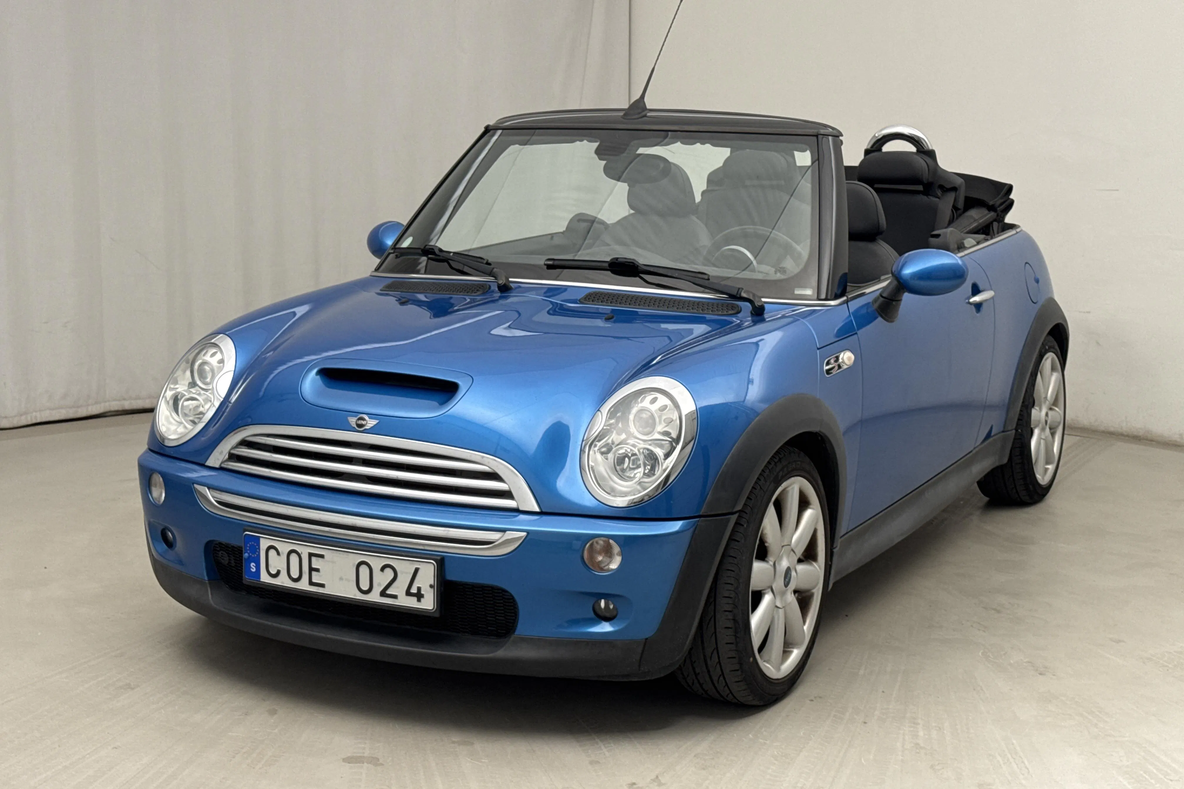 Presentationsfoto 1 av 20: MINI Cooper S Cabriolet (170hk) - 9 260 mil - Manuell - blå - 2008