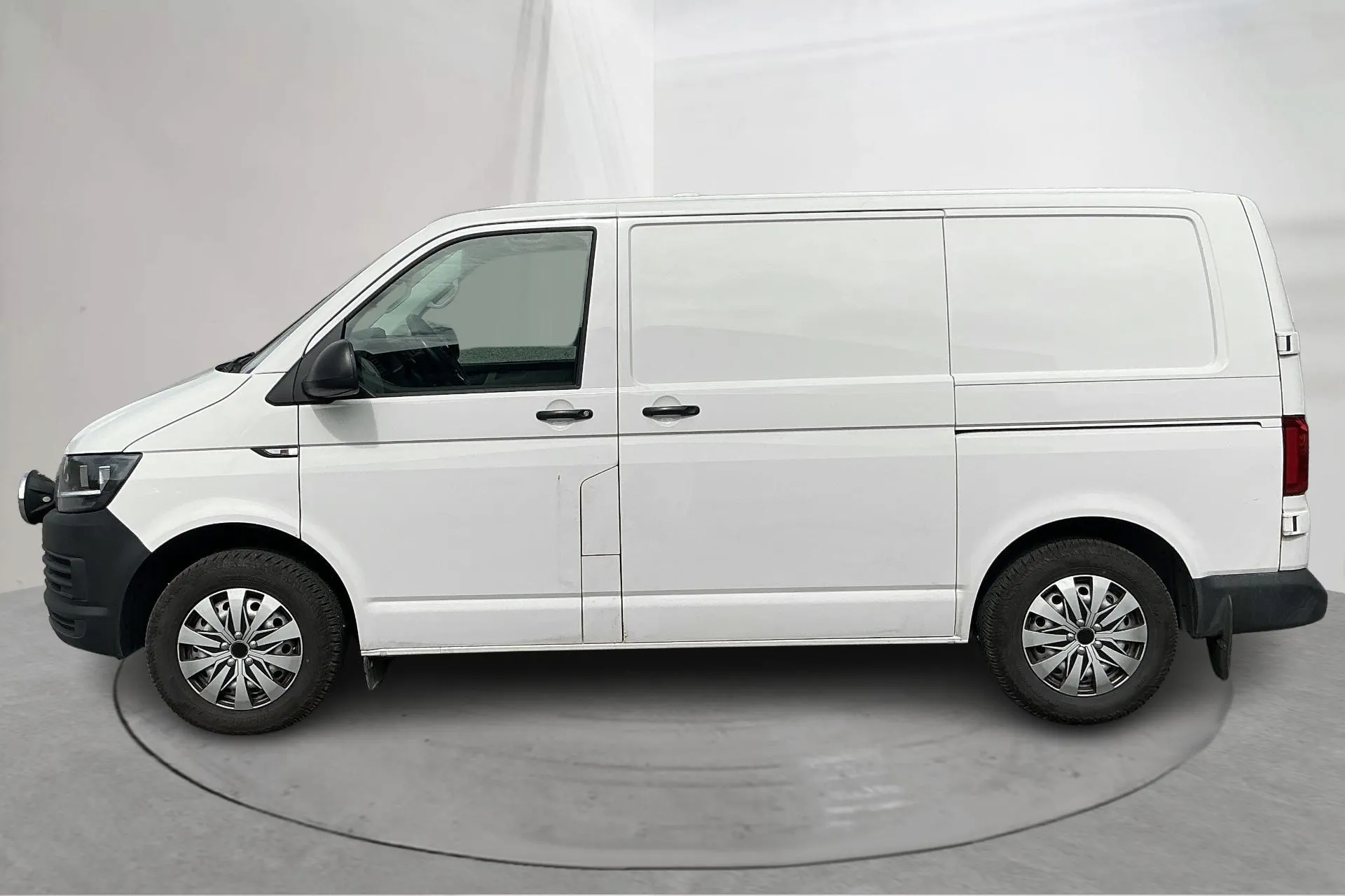 Presentation photo 2 of 12: VW Transporter T6 2.0 TDI BMT Skåp (102hk) - 157 200 km - Manual - white - 2018