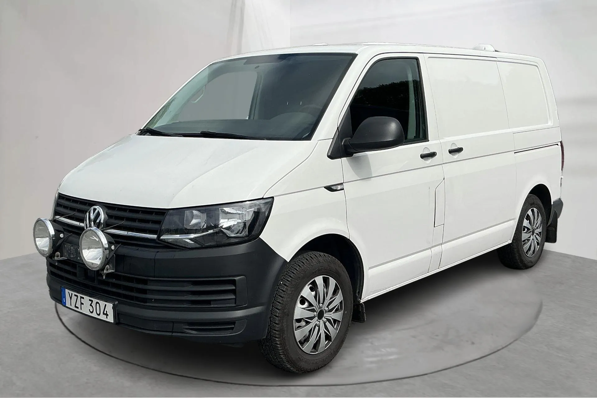 Presentation photo 1 of 12: VW Transporter T6 2.0 TDI BMT Skåp (102hk) - 157 200 km - Manual - white - 2018