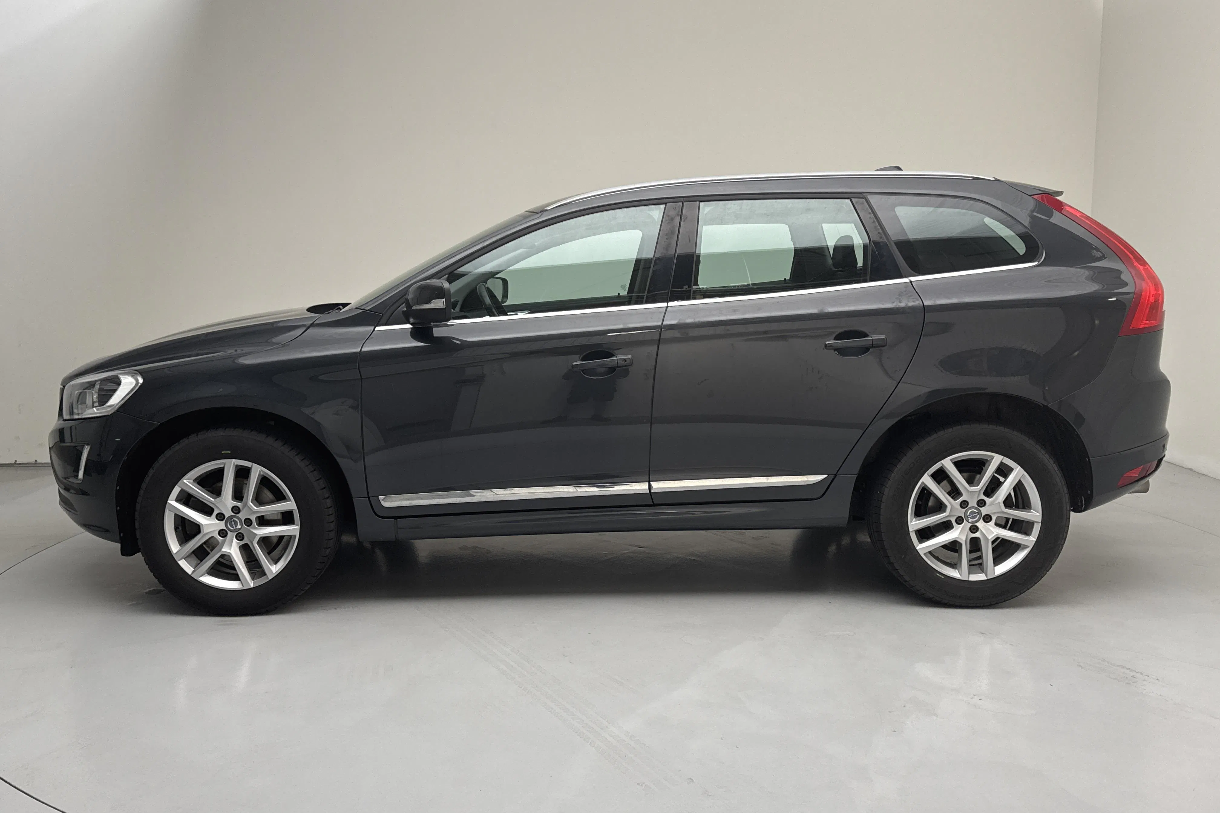 Presentation photo 2 of 12: Volvo XC60 D3 2WD (150hk) - 117 530 km - Automatic - dark grey - 2017