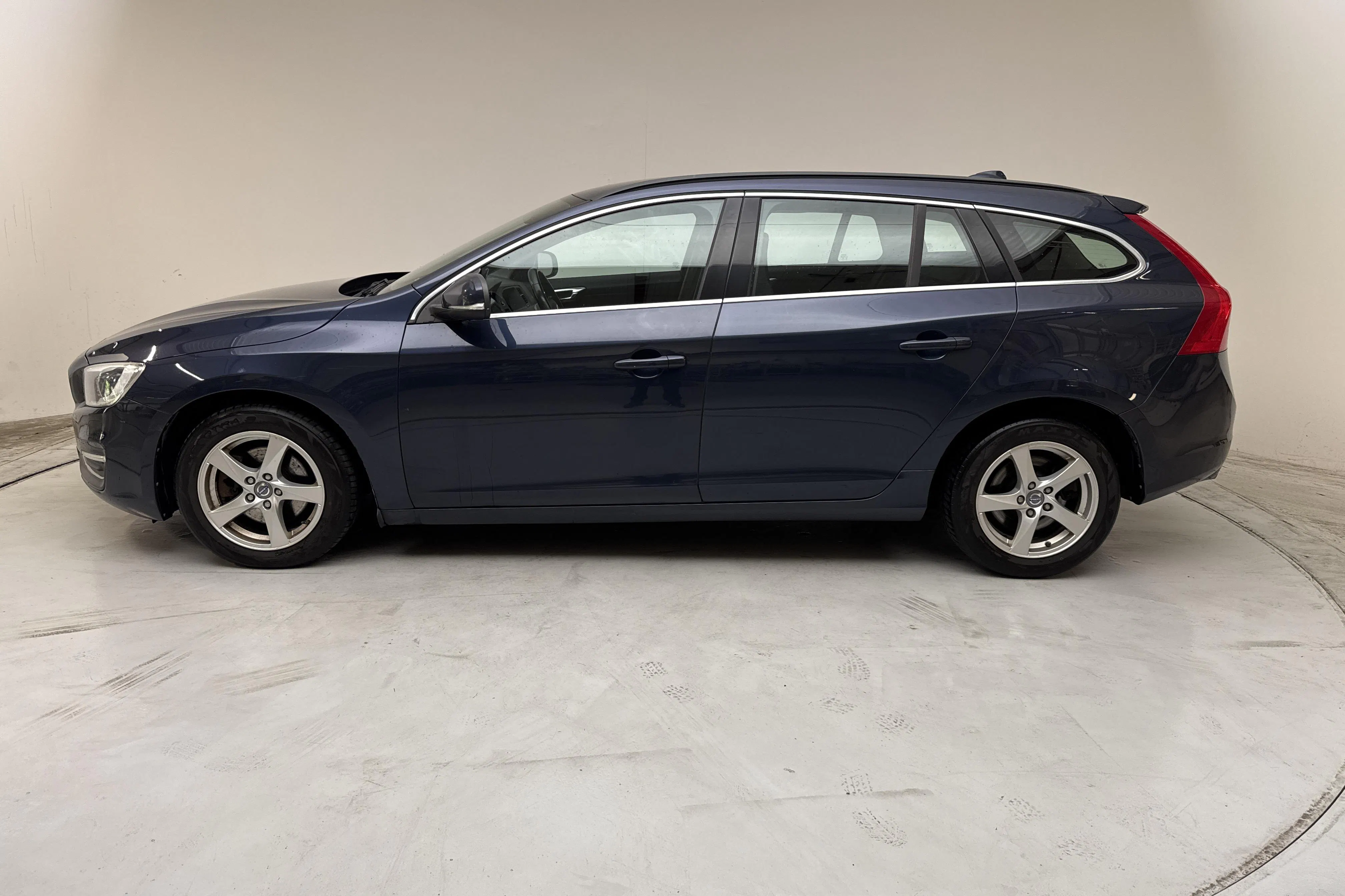 Presentation photo 2 of 13: Volvo V60 D4 (181hk) - 211 170 km - Automatic - blue - 2015