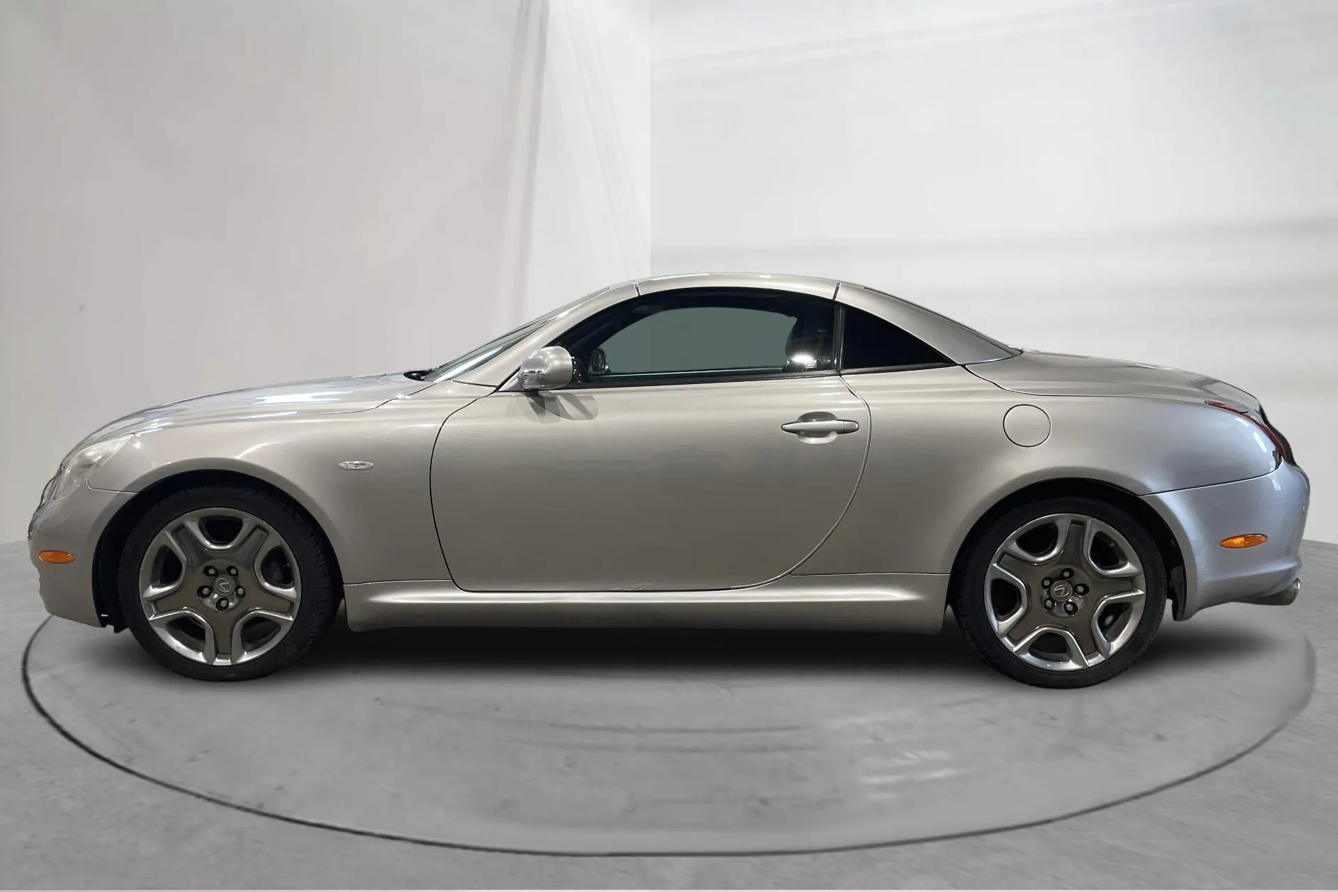 Presentationsfoto 2 av 19: LEXUS SC 430 SC 430 Cabriolet (286hk) - 20 043 mil - Automat - grå - 2006