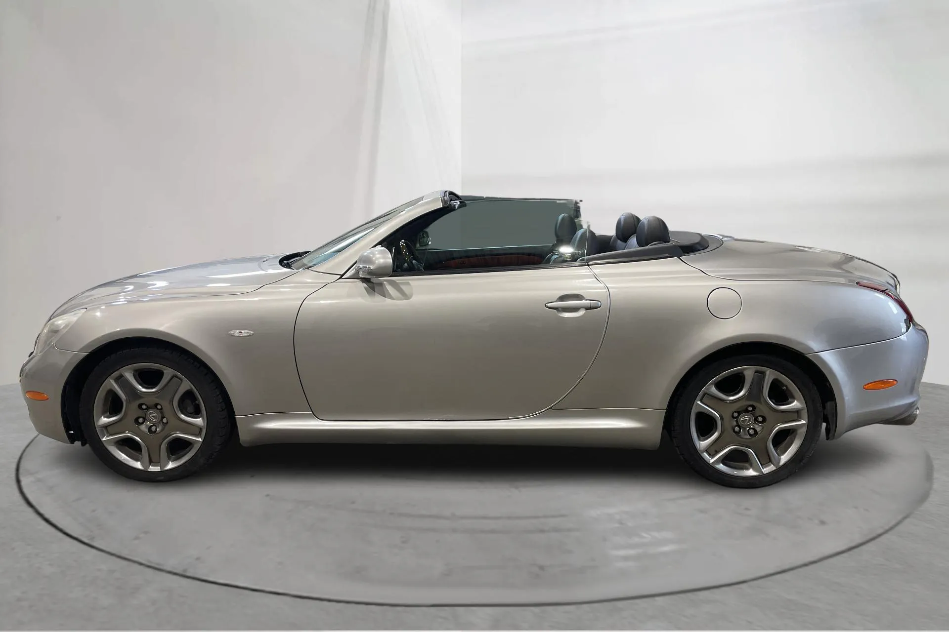 Presentationsfoto 2 av 19: LEXUS SC 430 SC 430 Cabriolet (286hk) - 20 043 mil - Automat - grå - 2006