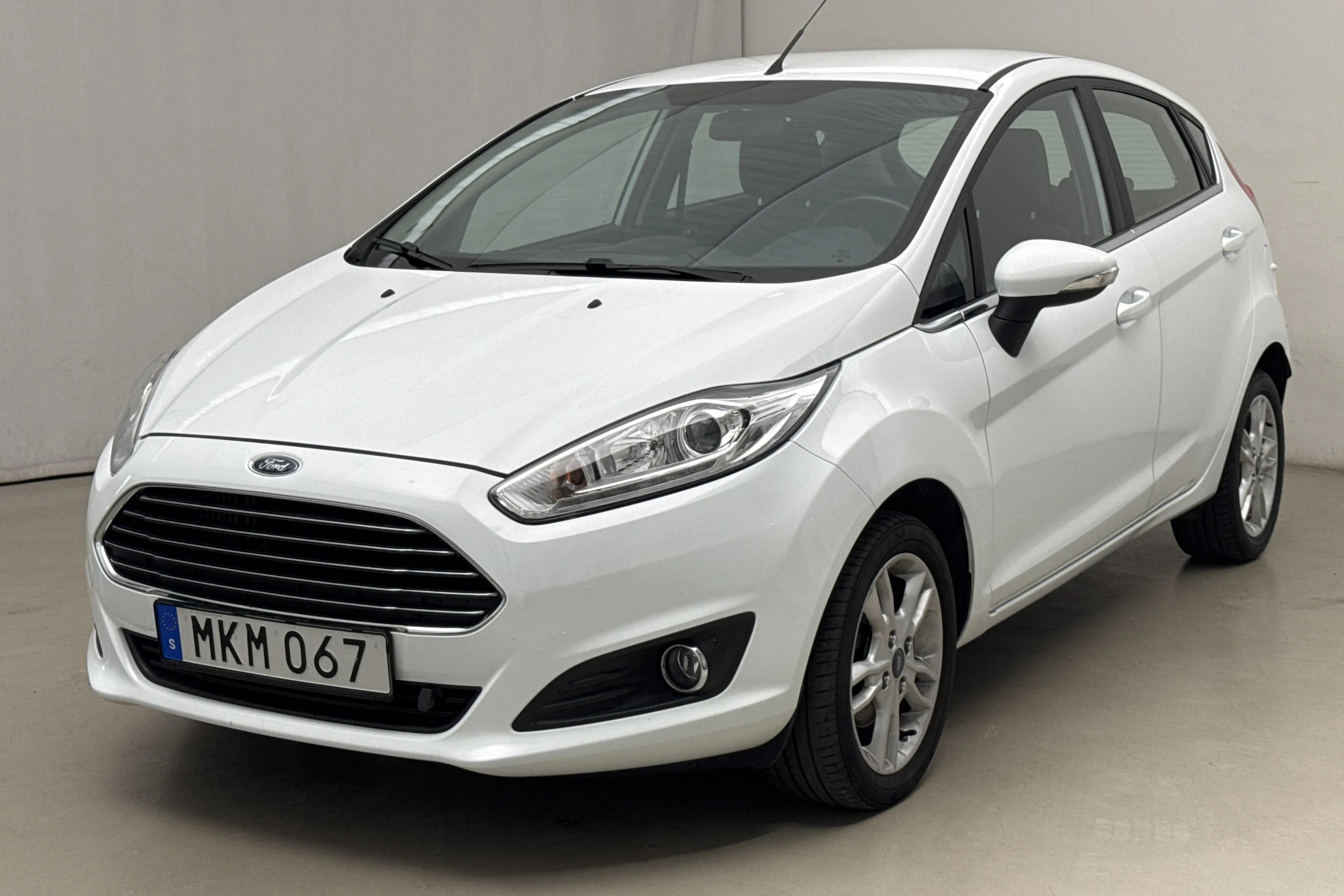 Presentationsfoto 1 av 15: Ford Fiesta 1.0T EcoBoost 5dr (100hk) - 5 153 mil - Manuell - vit - 2017