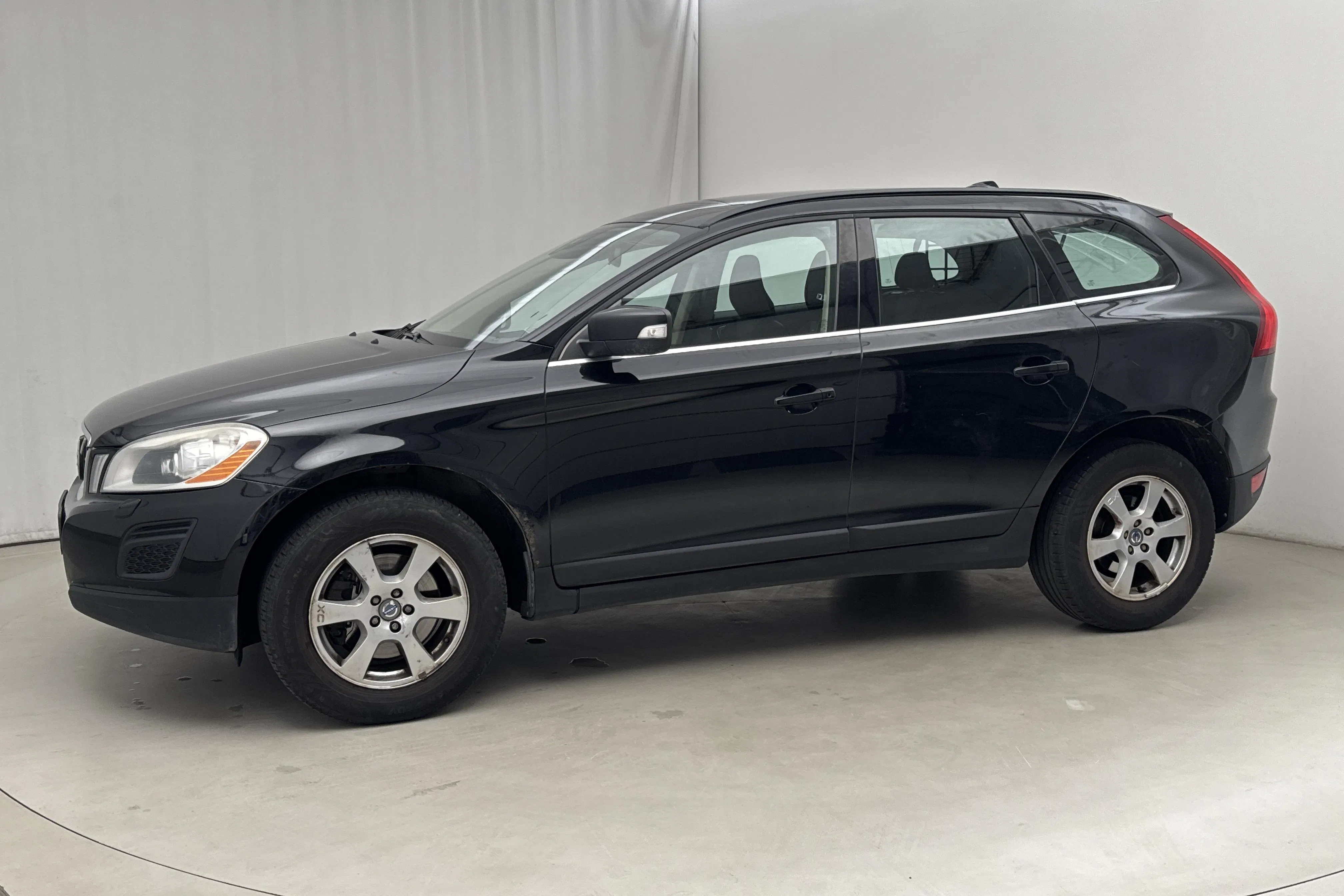 Presentation photo 2 of 14: Volvo XC60 D3 2WD (163hk) - 264 820 km - Manual - black - 2012