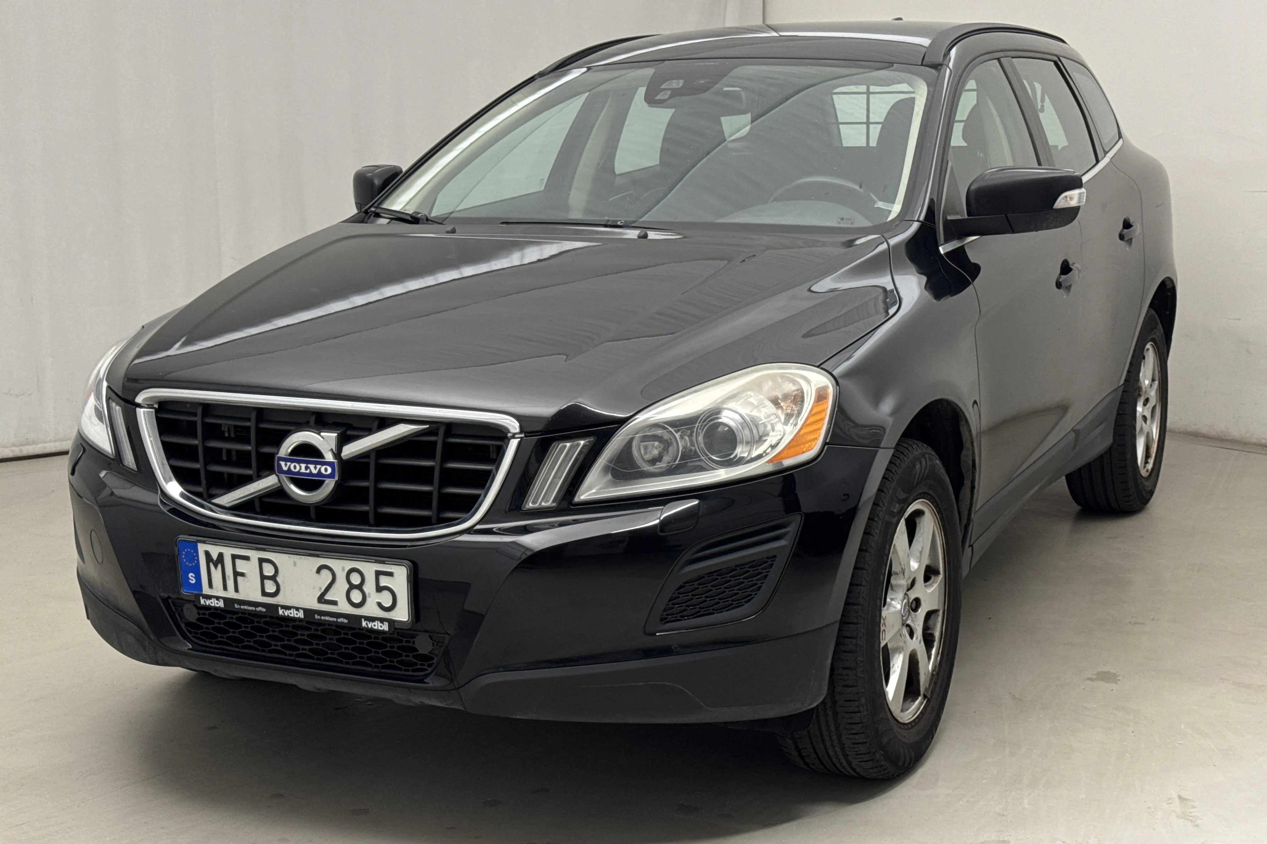 Presentation photo 1 of 14: Volvo XC60 D3 2WD (163hk) - 264 820 km - Manual - black - 2012