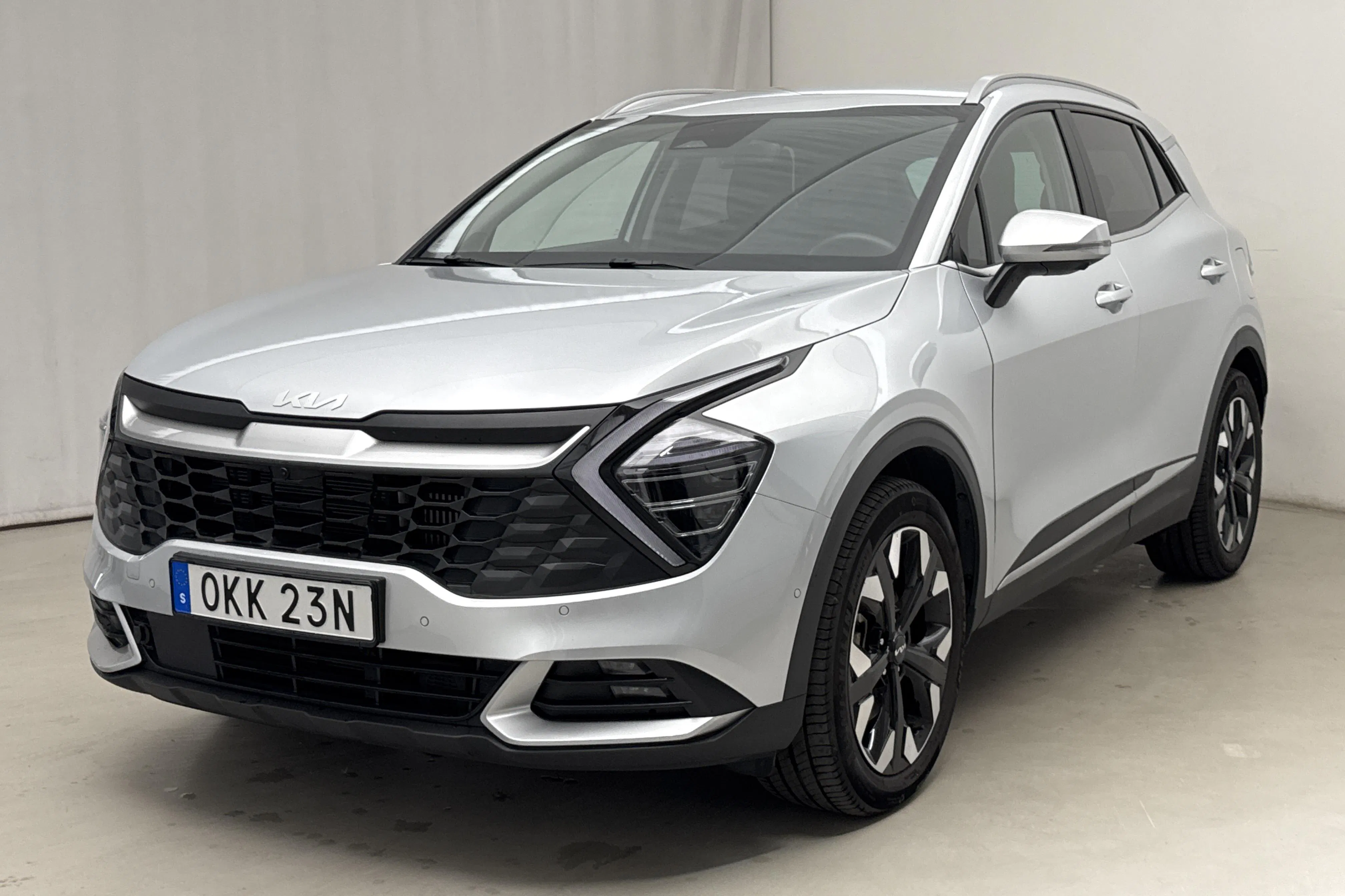 Presentation photo 1 of 23: KIA Sportage PHEV AWD (265hk) - 47 940 km - Automatic - gray - 2025