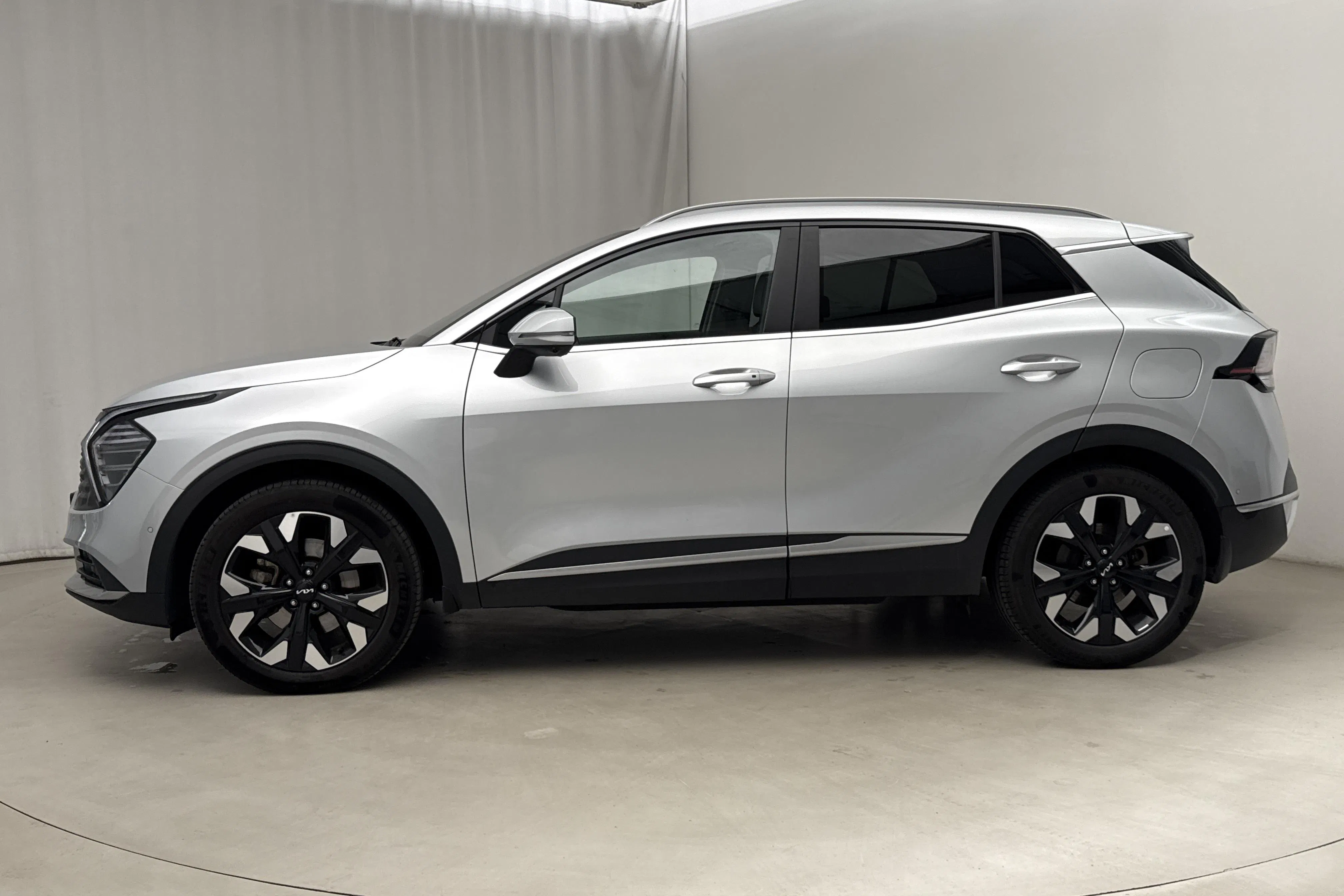 Presentation photo 2 of 23: KIA Sportage PHEV AWD (265hk) - 47 940 km - Automatic - gray - 2025