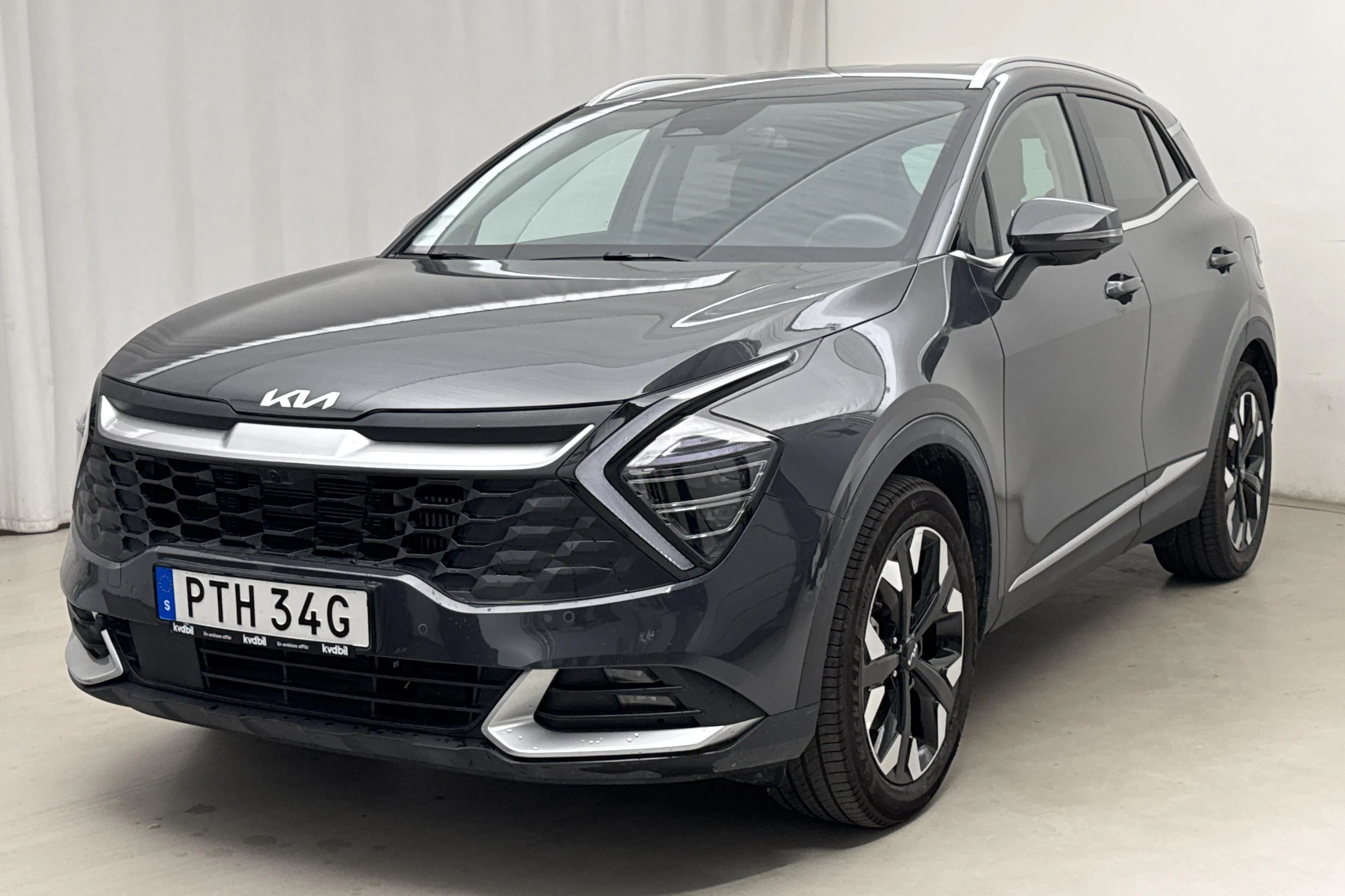 Presentationsfoto 1 av 22: KIA Sportage PHEV AWD (265hk) - 1 873 mil - Automat - grå - 2025