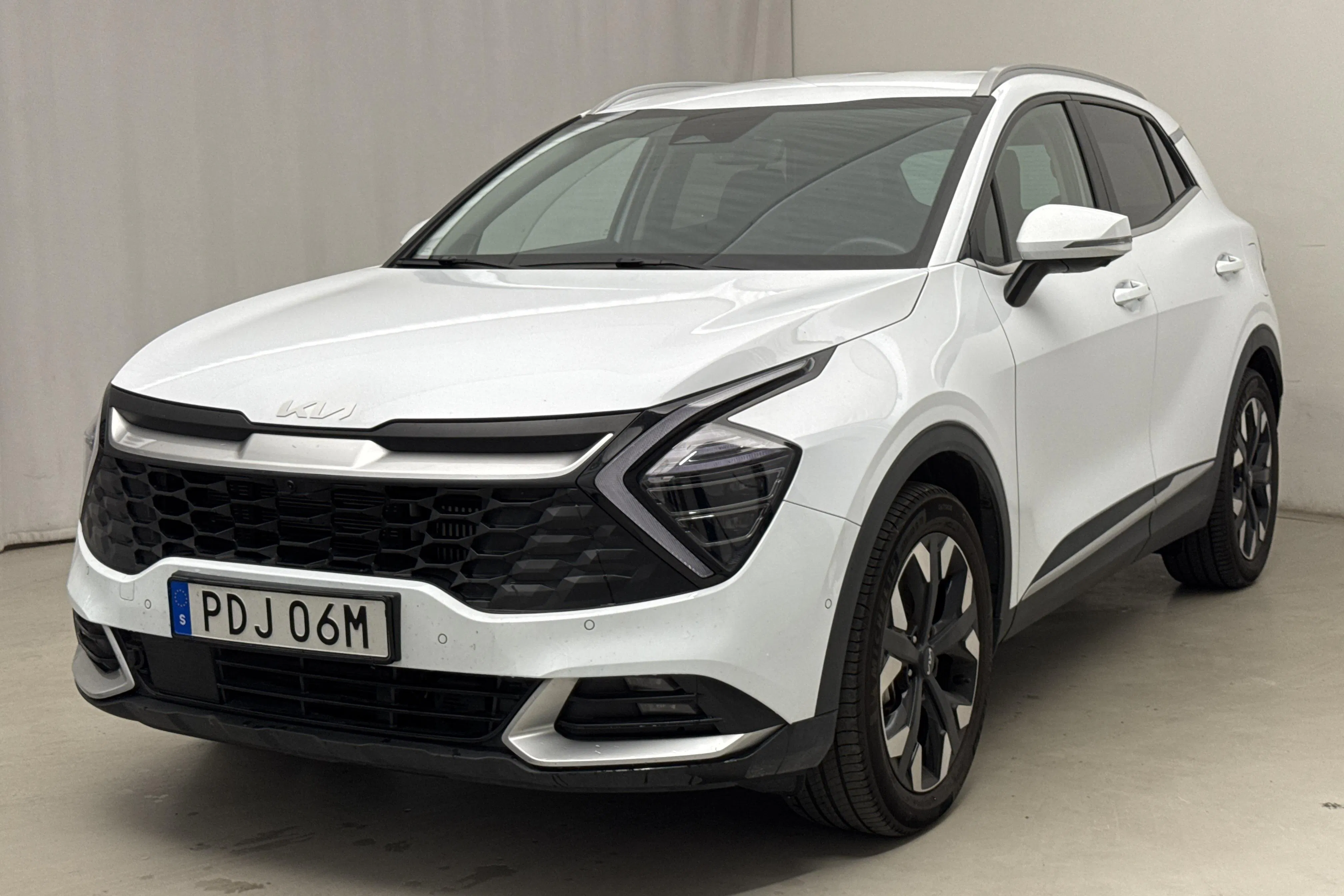 Presentation photo 1 of 22: KIA Sportage PHEV AWD (265hk) - 50 070 km - Automatic - white - 2025