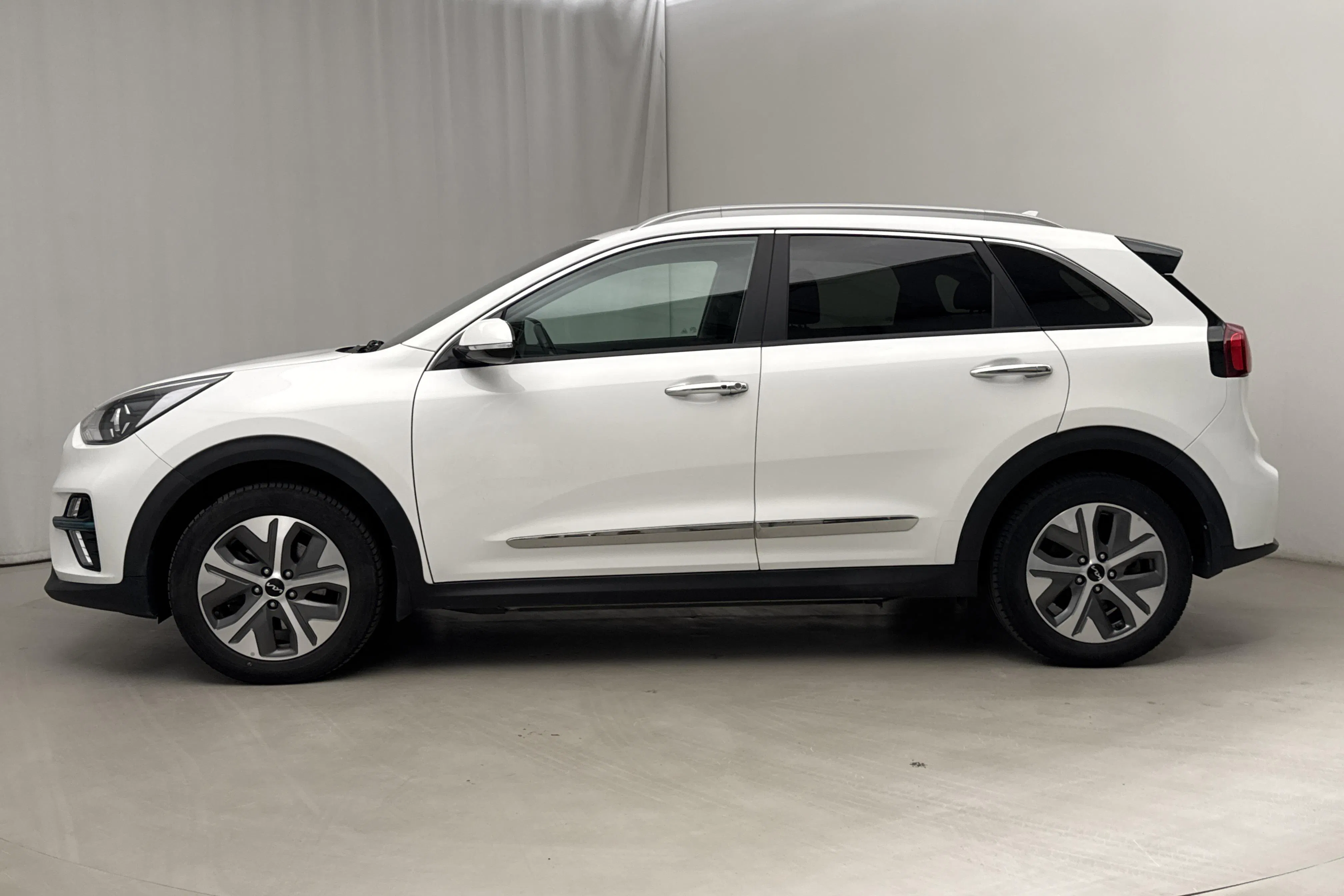 Presentation photo 2 of 20: KIA e-Niro 64kWh (204hk) - 84 070 km - Automatic - white - 2022
