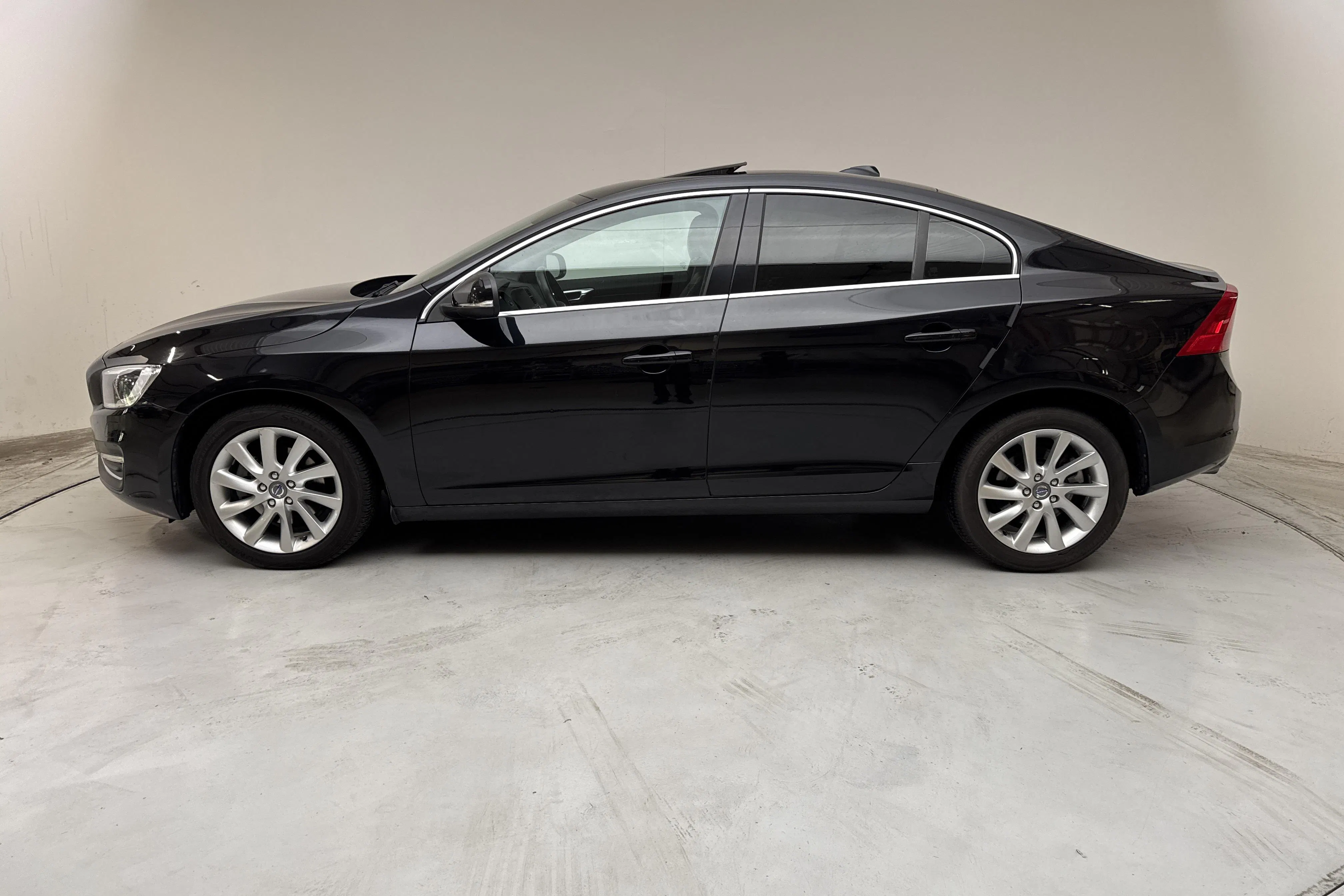 Presentation photo 2 of 13: Volvo S60 D2 (115hk) - 126 400 km - Automatic - black - 2014