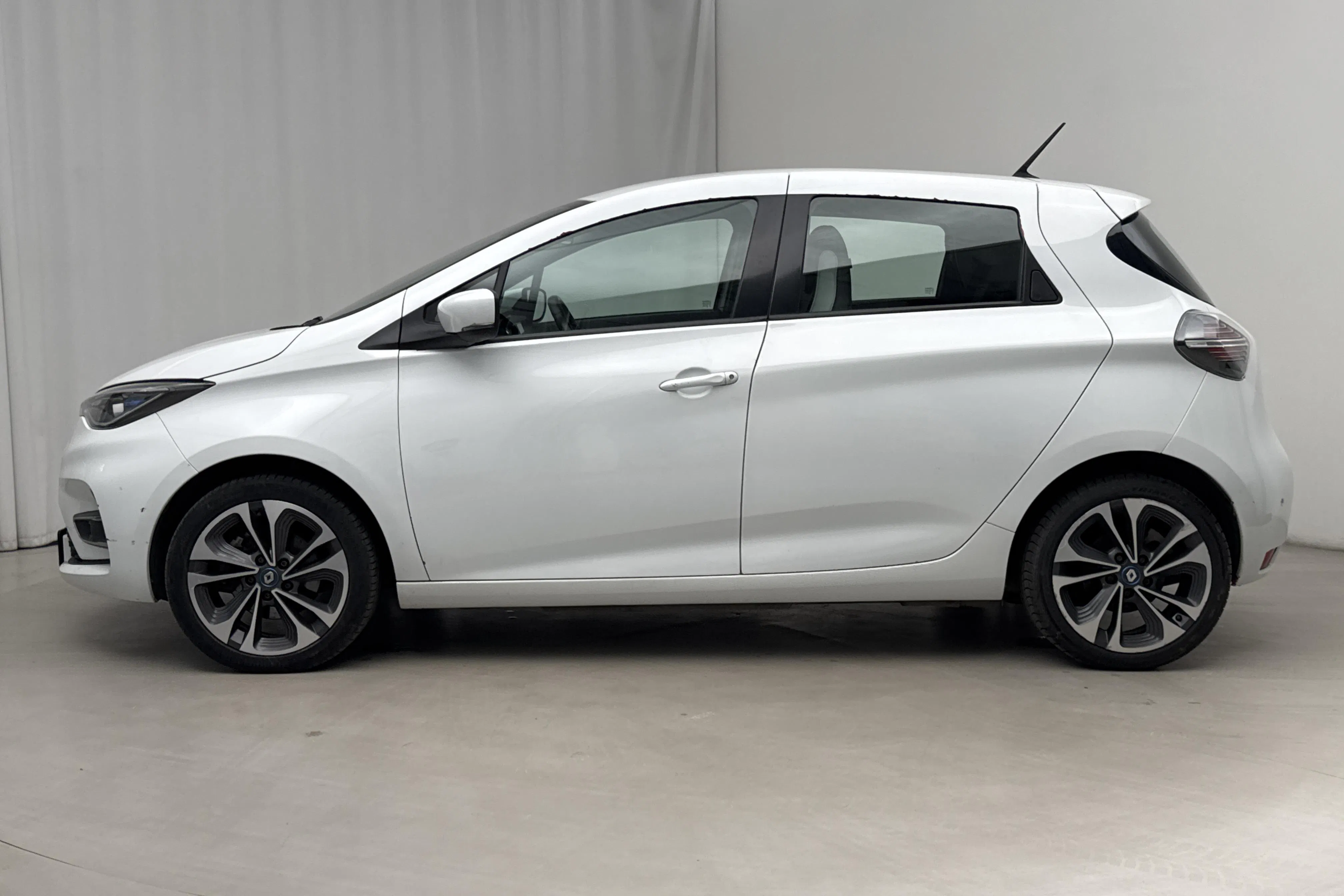 Presentation photo 2 of 15: Renault Zoe 52kWh R110 (108hk) - 65 010 km - Automatic - white - 2021