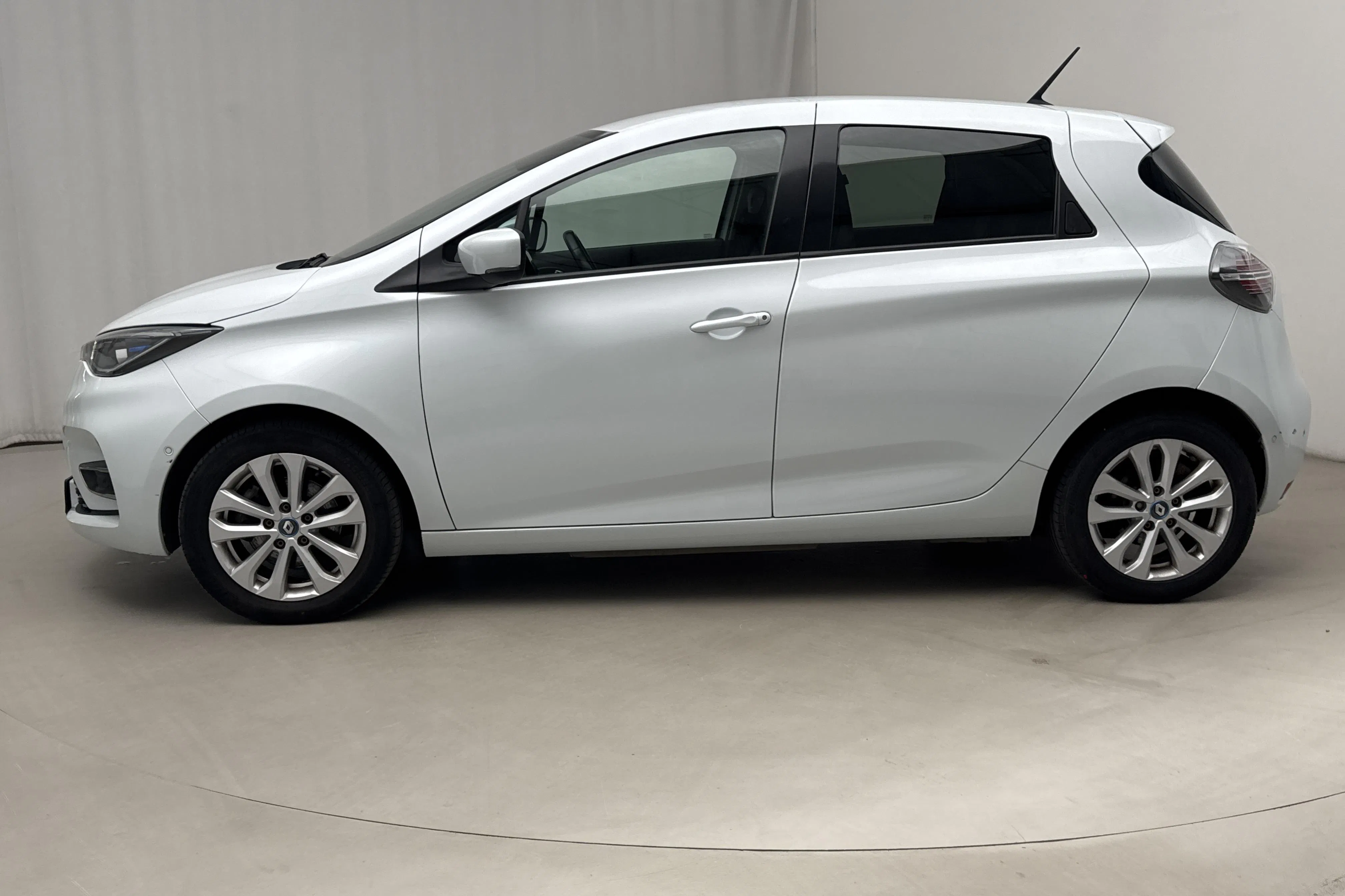 Presentationsfoto 2 av 16: Renault Zoe 52kWh R135 (135hk) - 6 454 mil - Automat - vit - 2021
