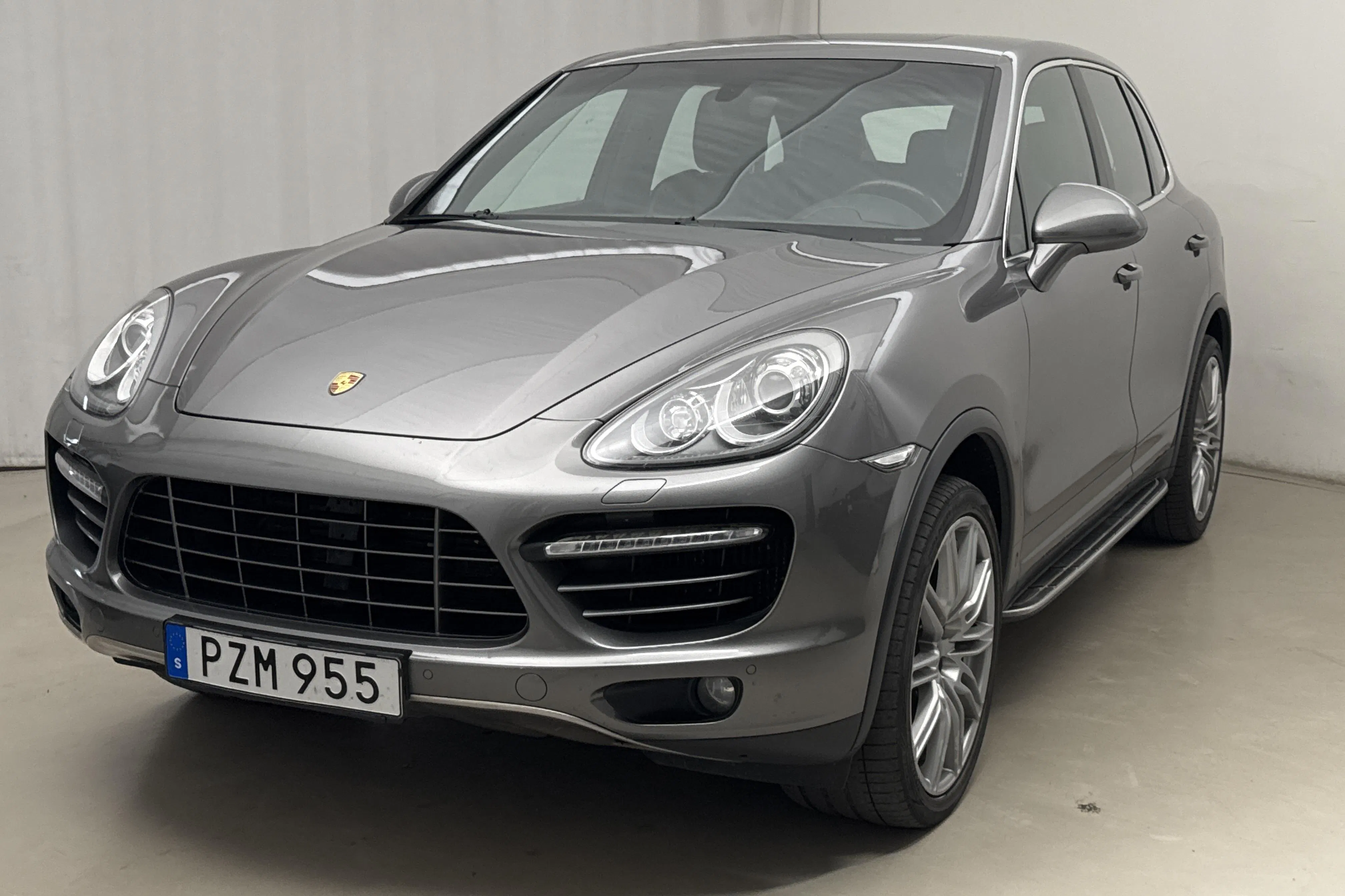 Presentation photo 1 of 19: Porsche Cayenne 4.8 Turbo (500hk) - 208 210 km - Automatic - dark grey - 2011