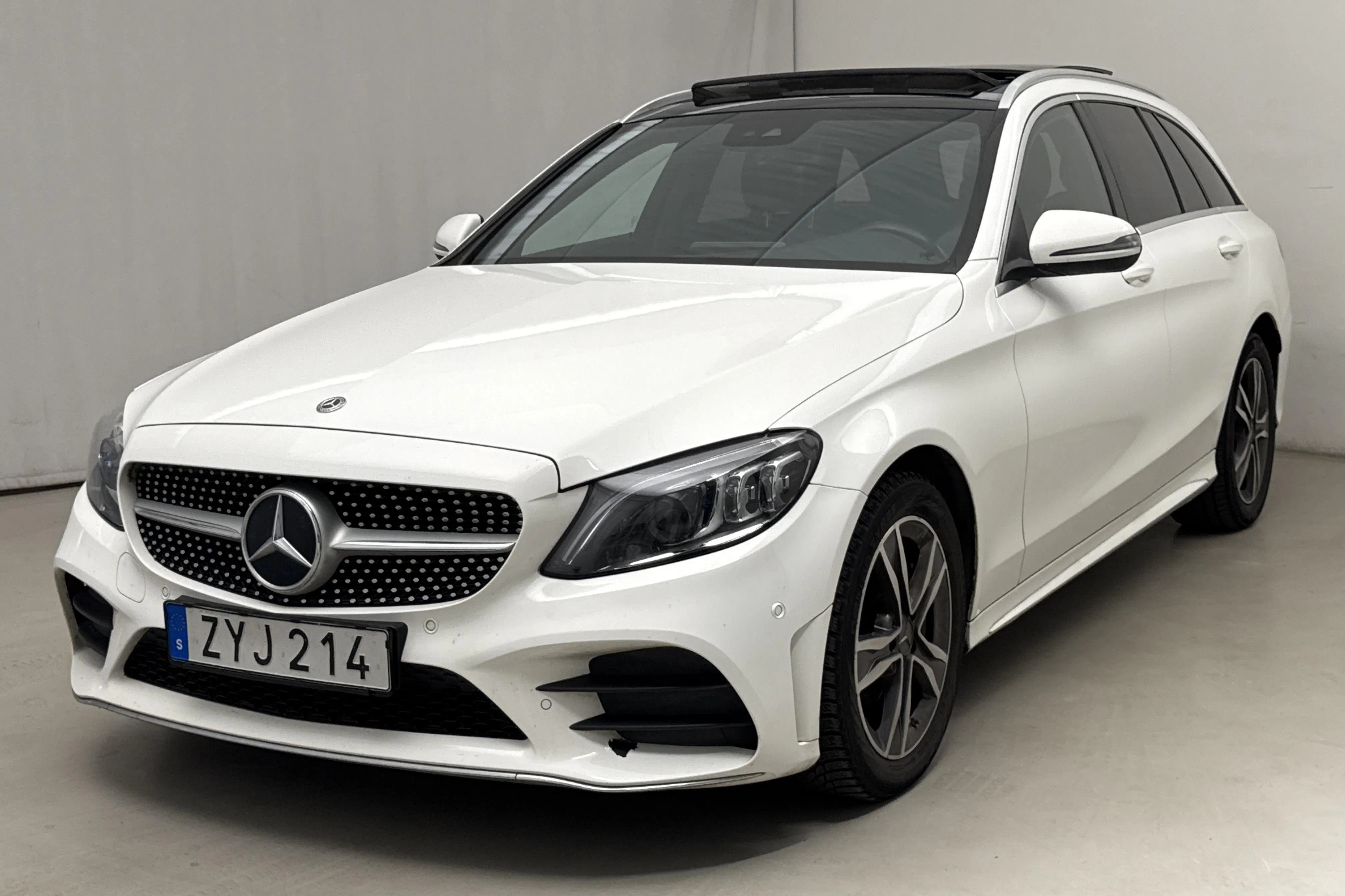 Presentation photo 1 of 21: Mercedes C 220 d 4MATIC Kombi S205 (194hk) - 156 680 km - Automatic - white - 2019