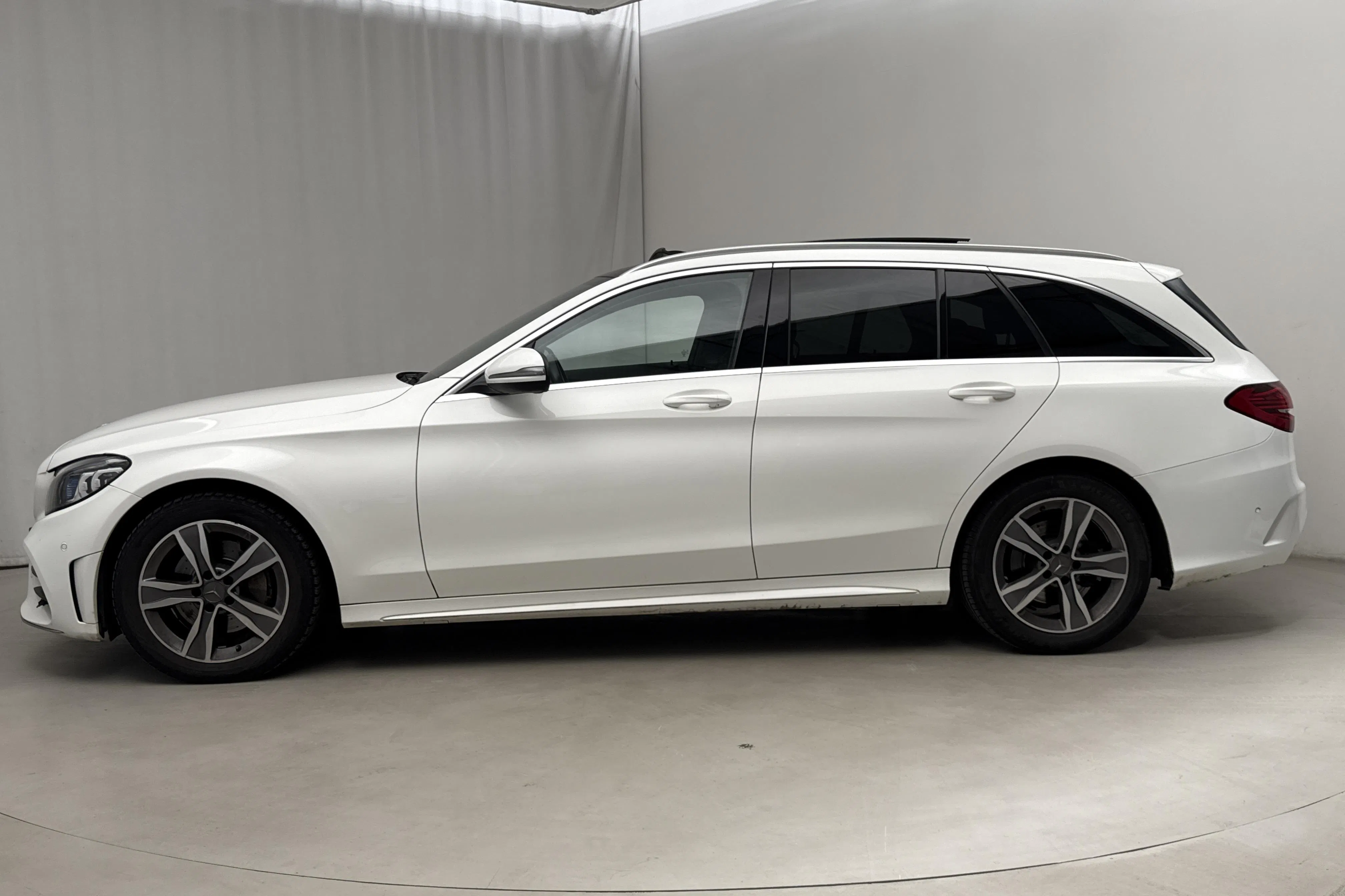 Presentation photo 2 of 21: Mercedes C 220 d 4MATIC Kombi S205 (194hk) - 156 680 km - Automatic - white - 2019