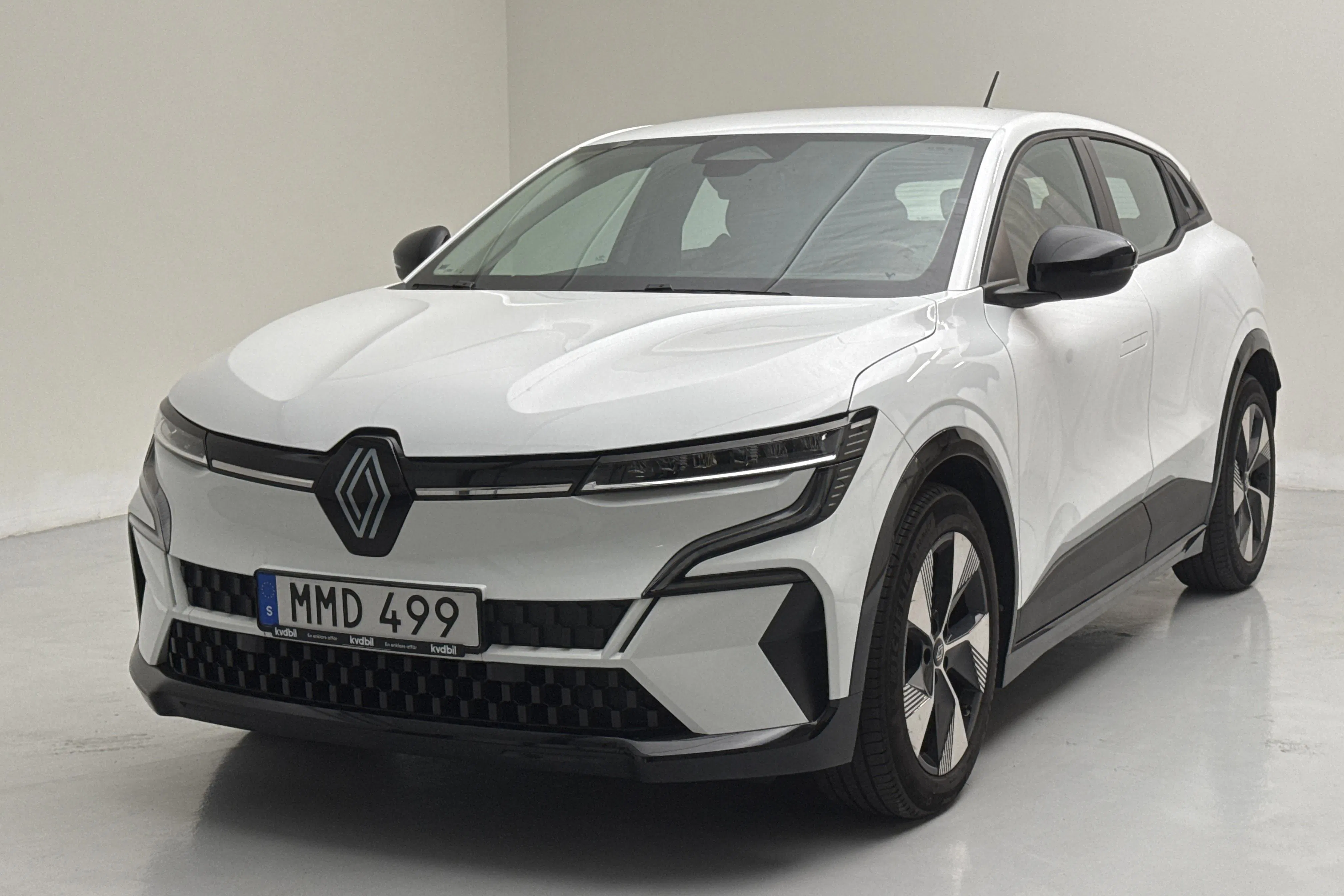 Presentationsfoto 1 av 15: Renault Mégane E-TECH 60kWh (220hk) - 955 mil - Automat - vit - 2023