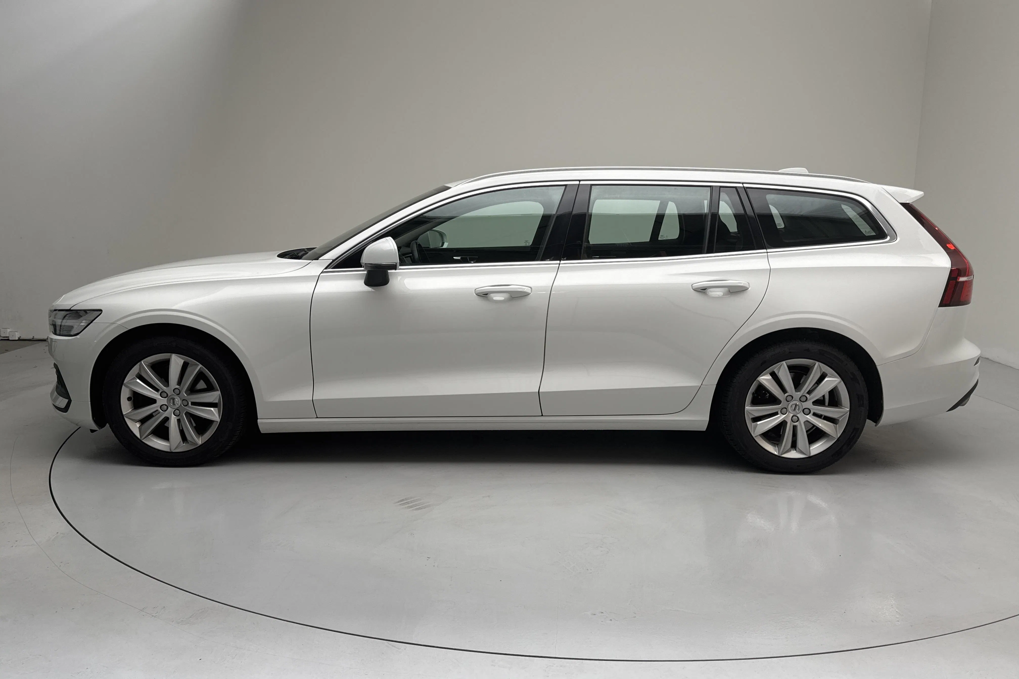 Presentation photo 2 of 14: Volvo V60 D4 AWD (190hk) - 82 470 km - Automatic - white - 2020