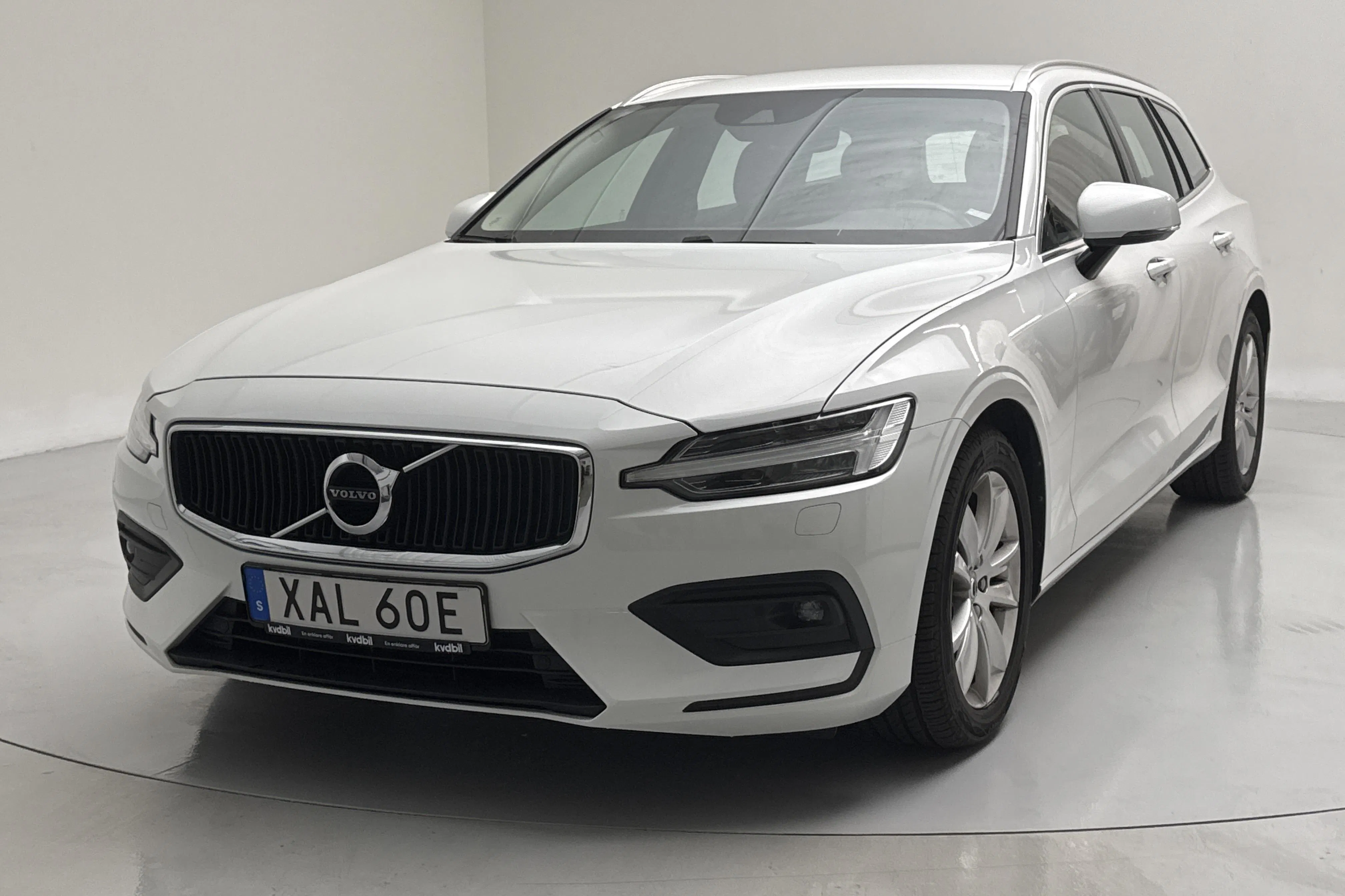 Presentation photo 1 of 14: Volvo V60 D4 AWD (190hk) - 82 470 km - Automatic - white - 2020