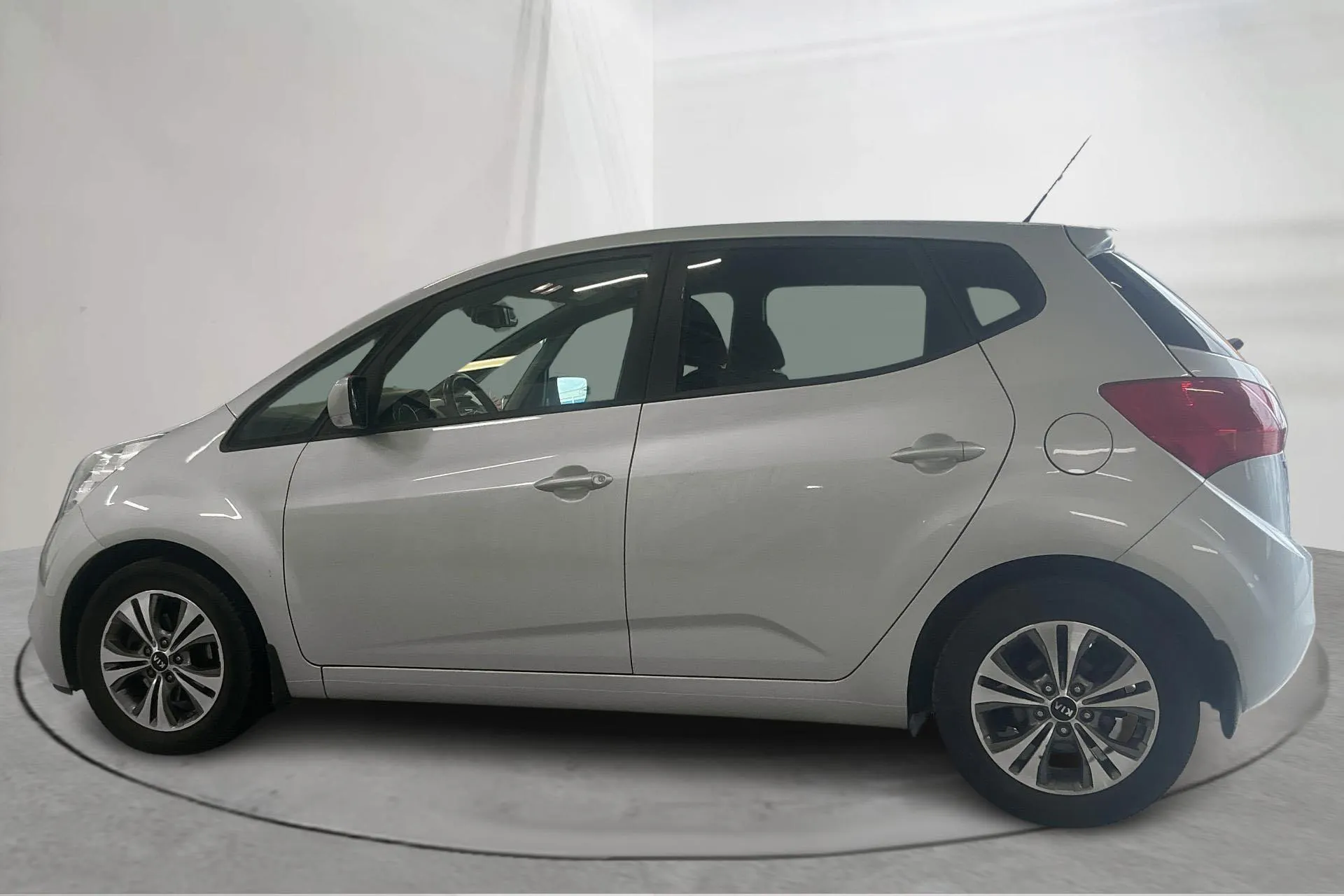 Presentation photo 2 of 11: KIA Venga 1.6 (126hk) - 40 930 km - Automatic - gray - 2017