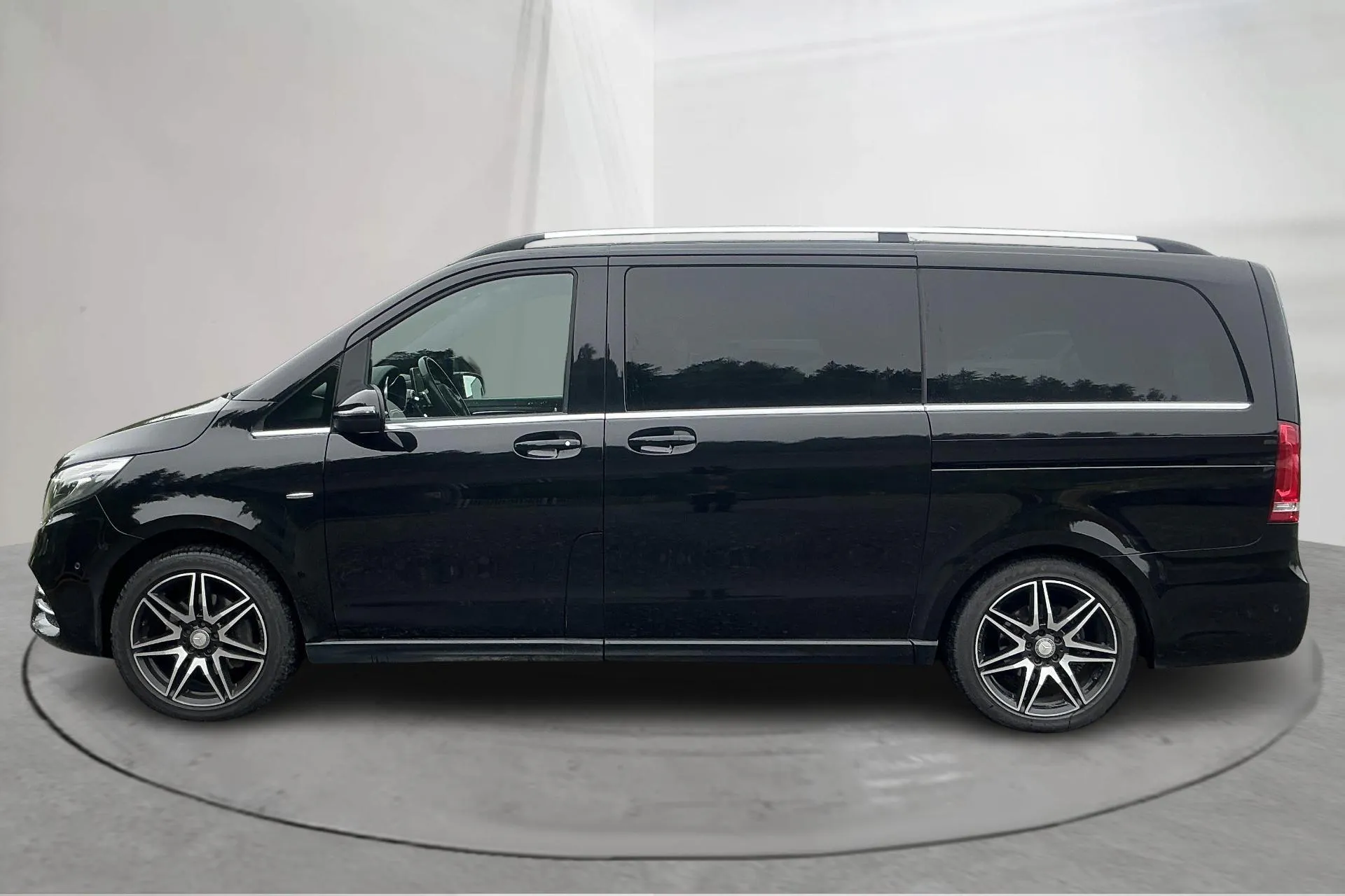 Presentation photo 2 of 21: Mercedes V 250 d 4MATIC W447 (190hk) - 165 090 km - Automatic - black - 2017